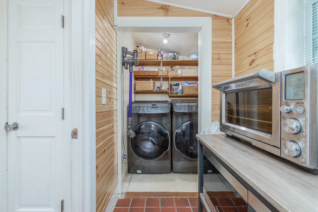 245 North Rd, Deerfield, NH 03037-1145