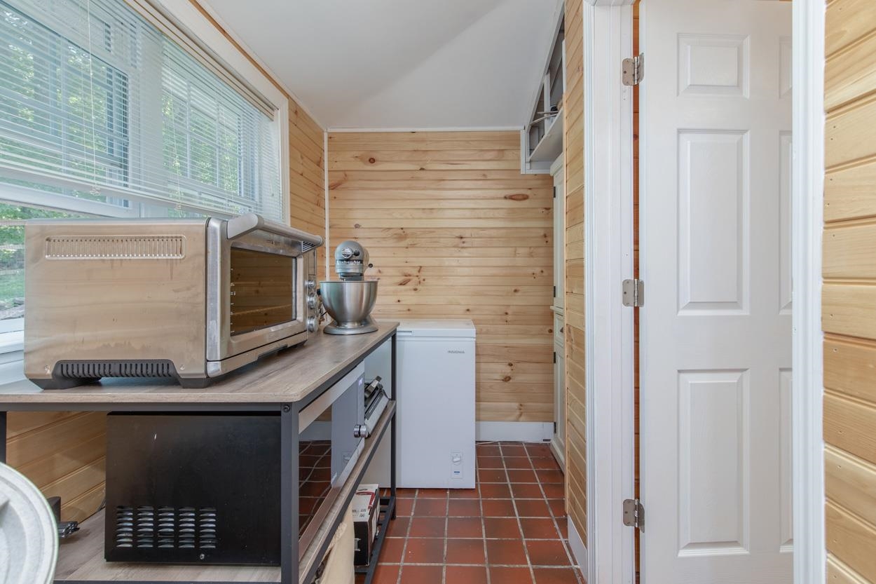 245 North Rd, Deerfield, NH 03037-1145