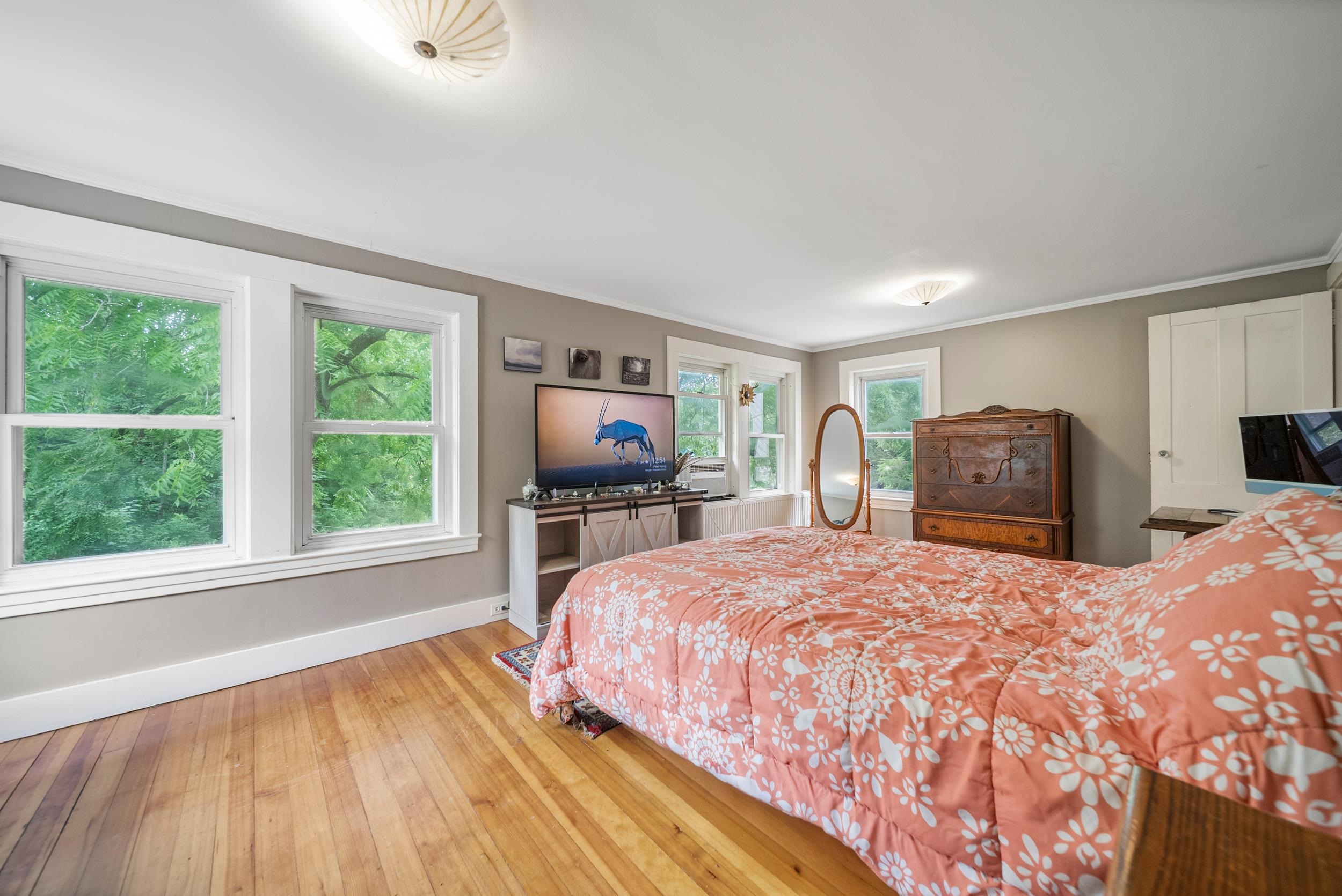 32 Union St, Hillsborough, NH 03244