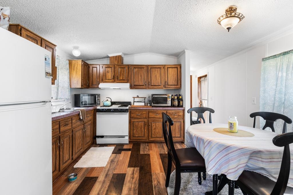 209 Hampstead Rd, Derry, NH 03038