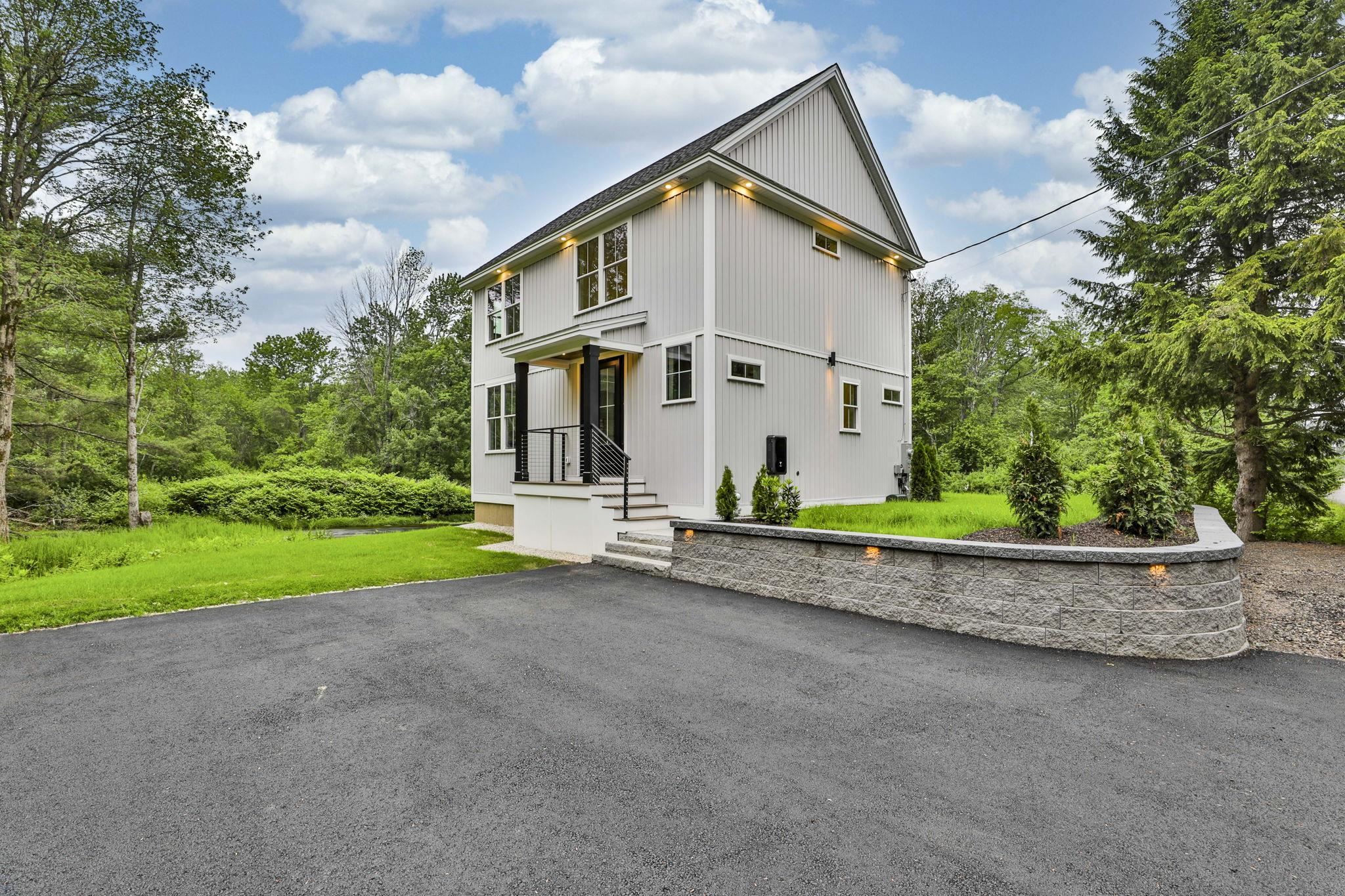 33 Sharon Rd, Peterborough, NH 03458