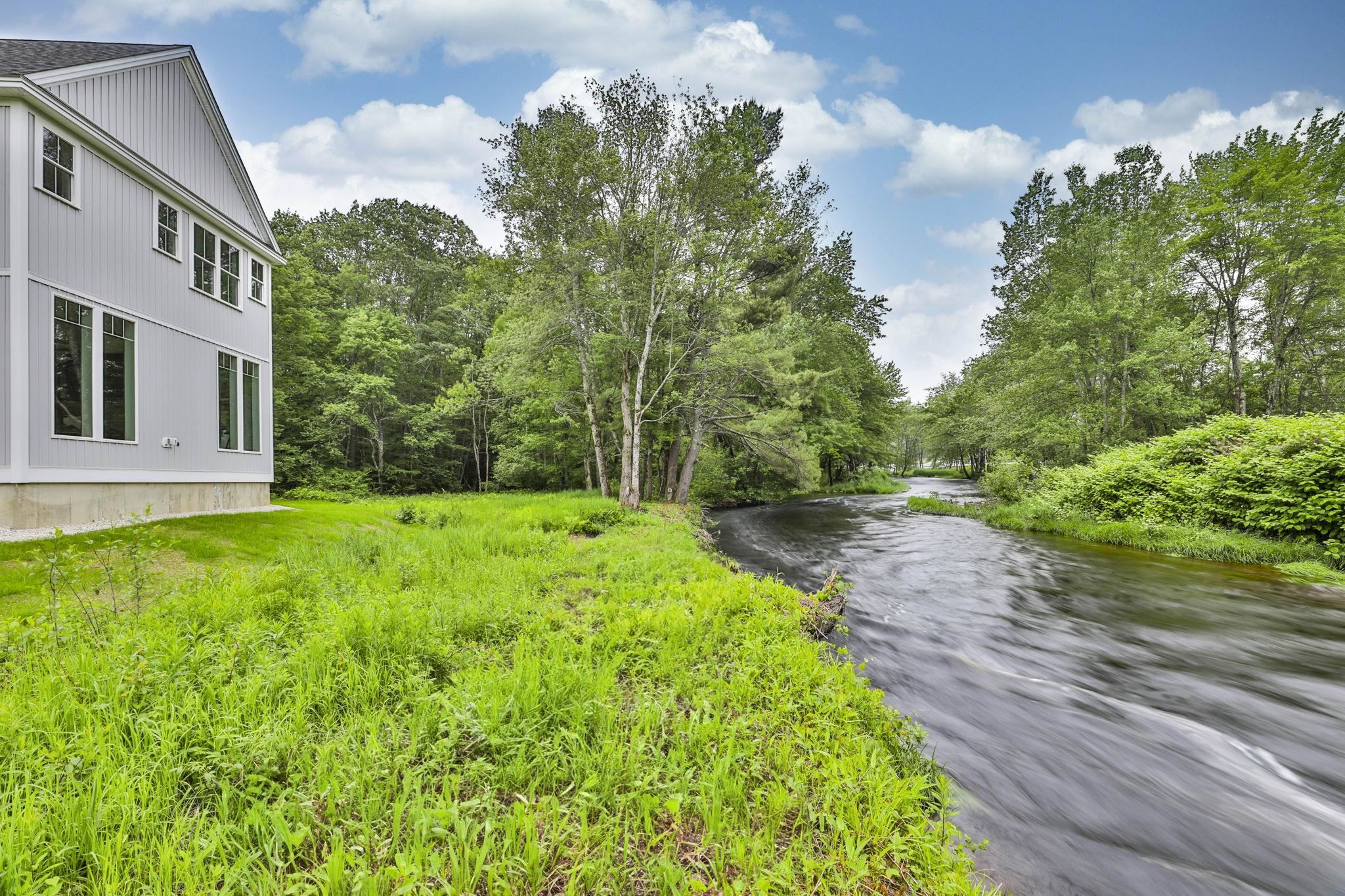 33 Sharon Rd, Peterborough, NH 03458