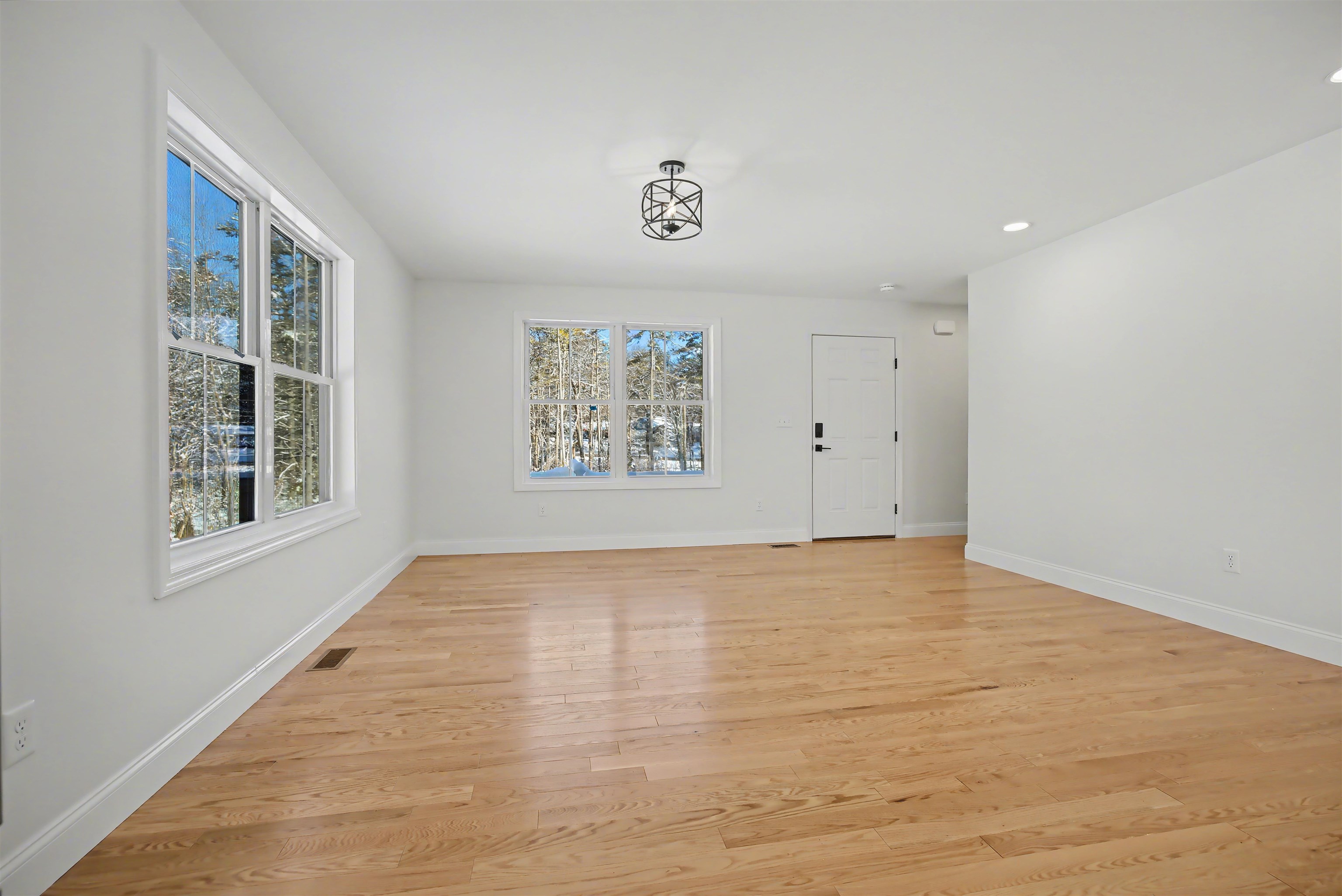 103 Rockingham Rd, Londonderry, NH 03053