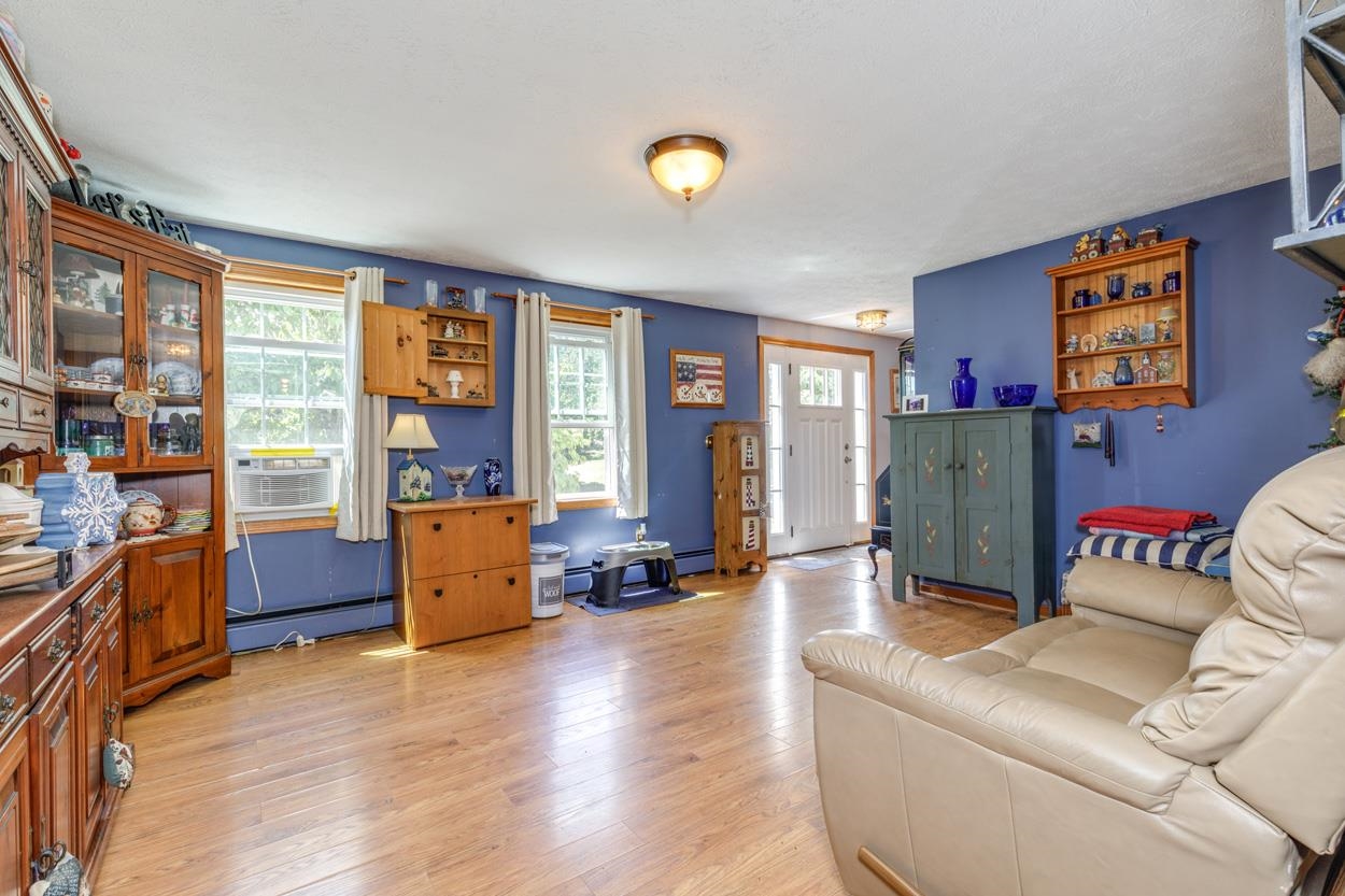 4 Elijah Hill Ln, Londonderry, NH 03053