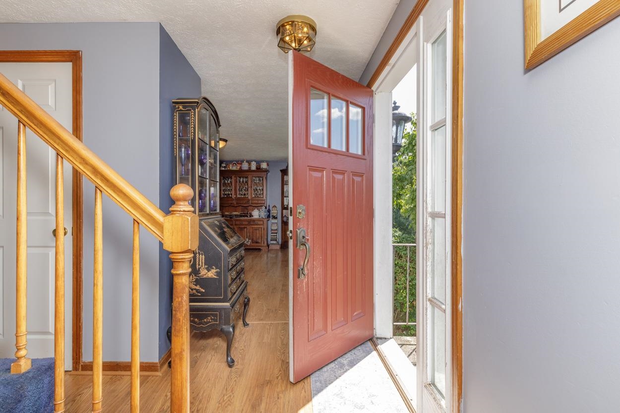 4 Elijah Hill Ln, Londonderry, NH 03053