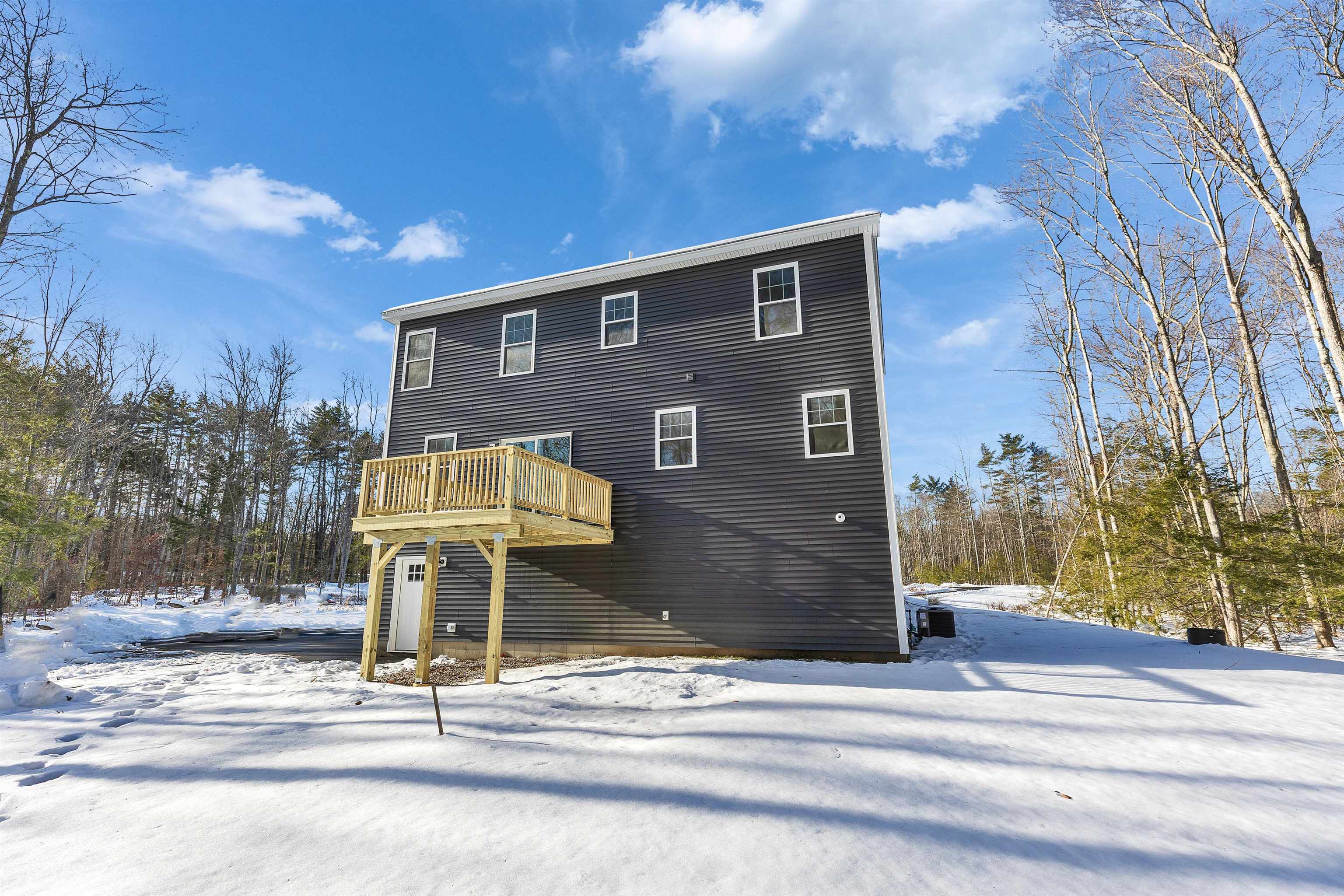 37 Reed Rd, Sandown, NH 03873