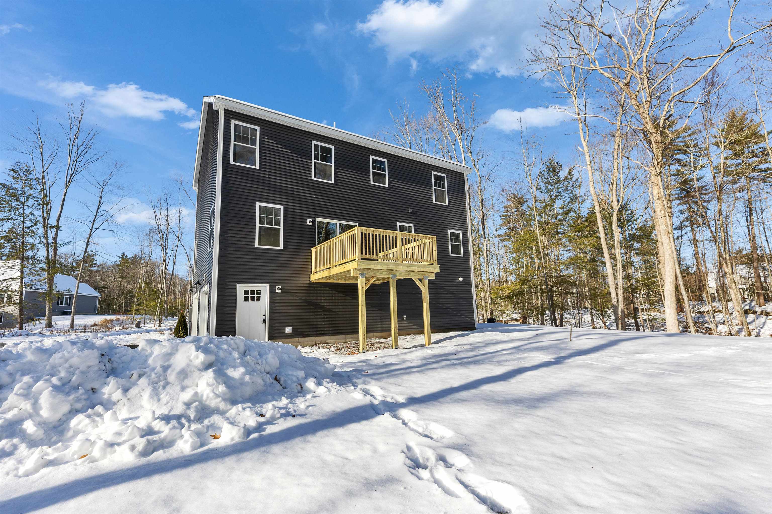 37 Reed Rd, Sandown, NH 03873