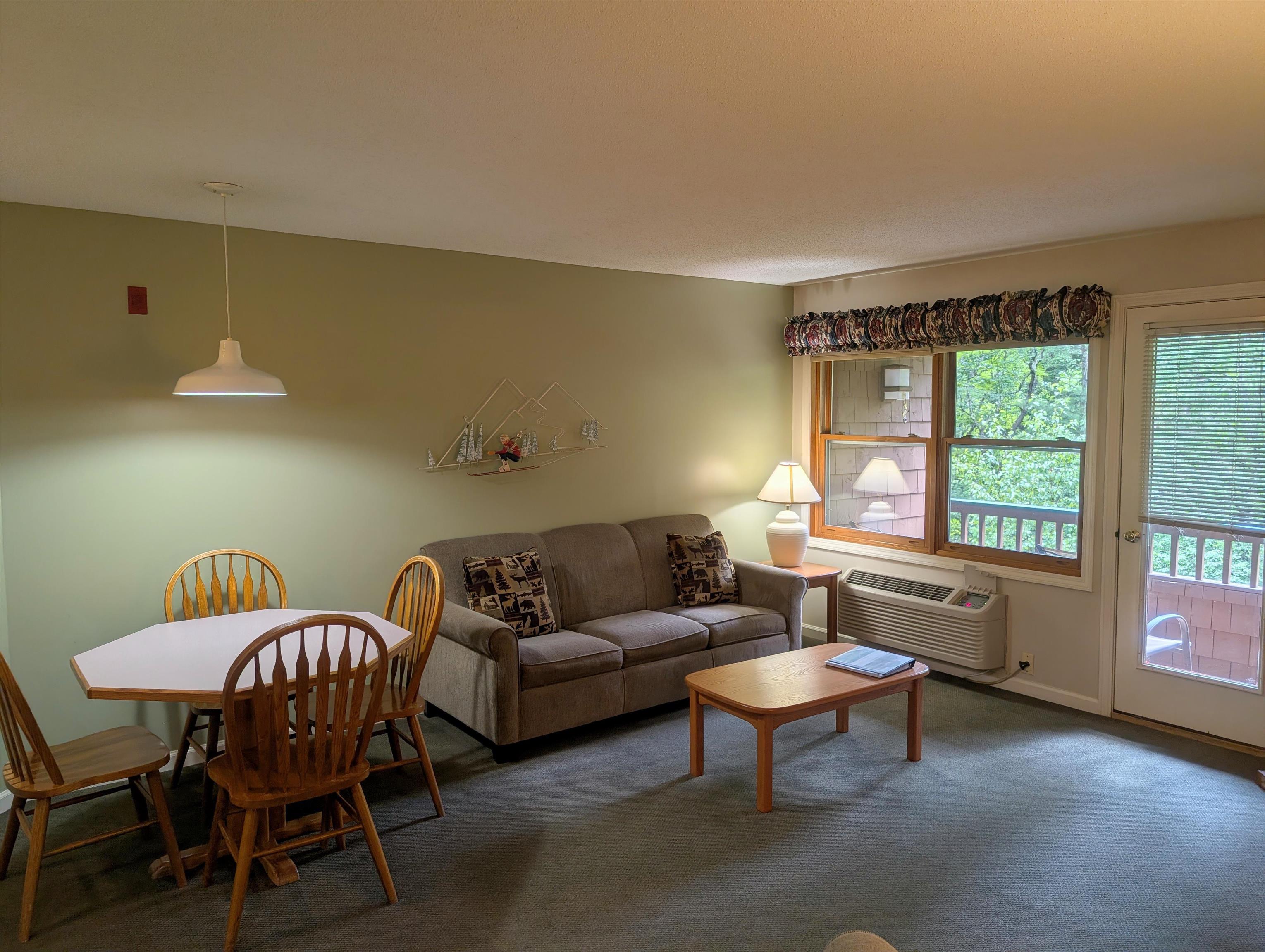 156 Deer Park Dr, Woodstock, NH 03262