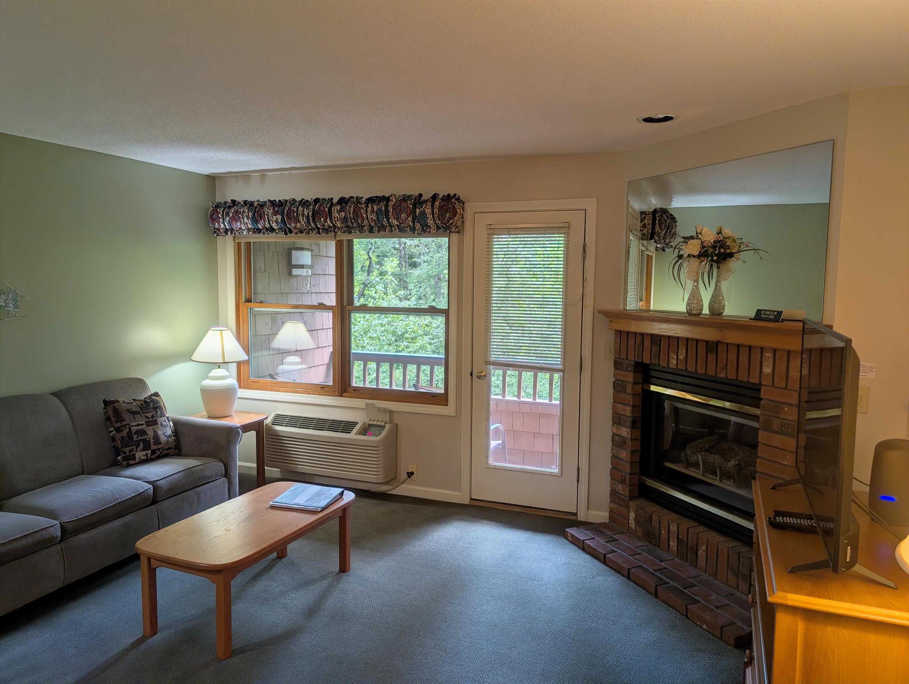 156 Deer Park Dr, Woodstock, NH 03262