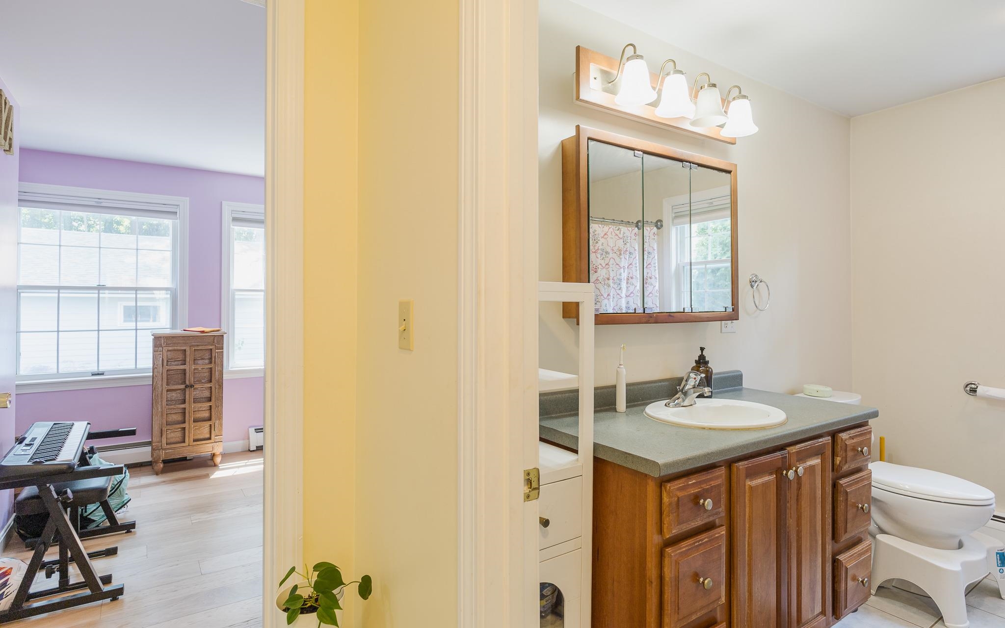 17 Leahy Rd, Keene, NH 03431