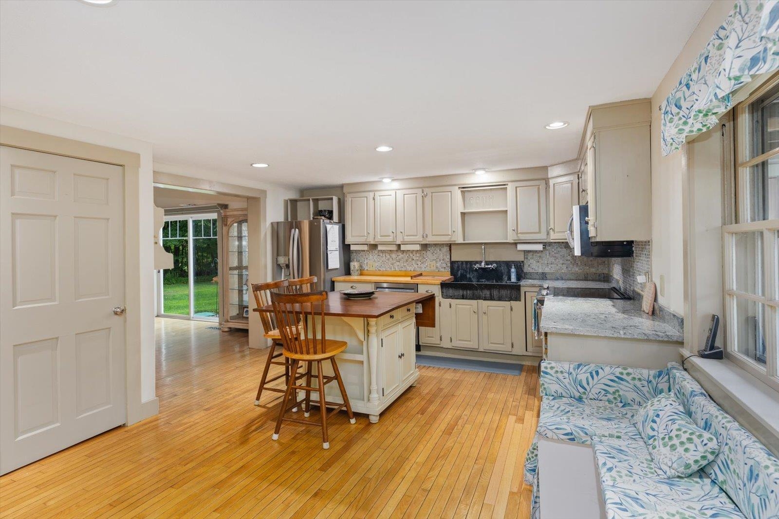 3 Old County Road South, Francestown, NH 03043