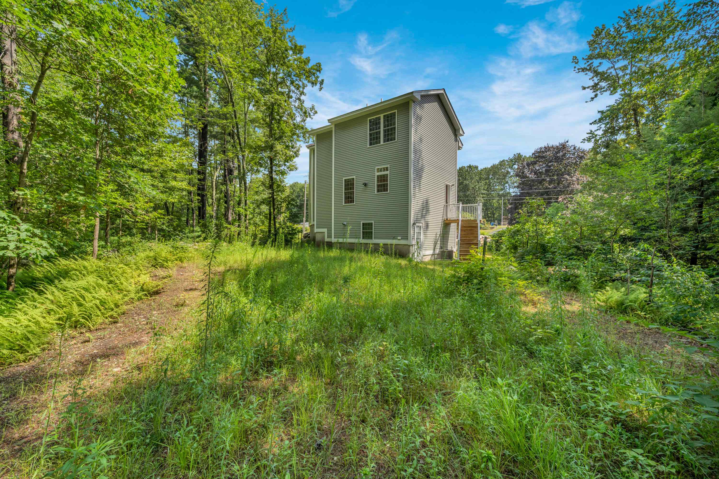 57 Hardy Rd, Londonderry, NH 03053