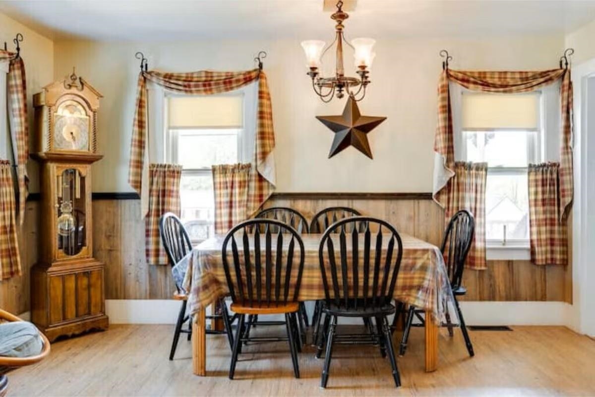 1495 Main St, Pittsburg, NH 03592