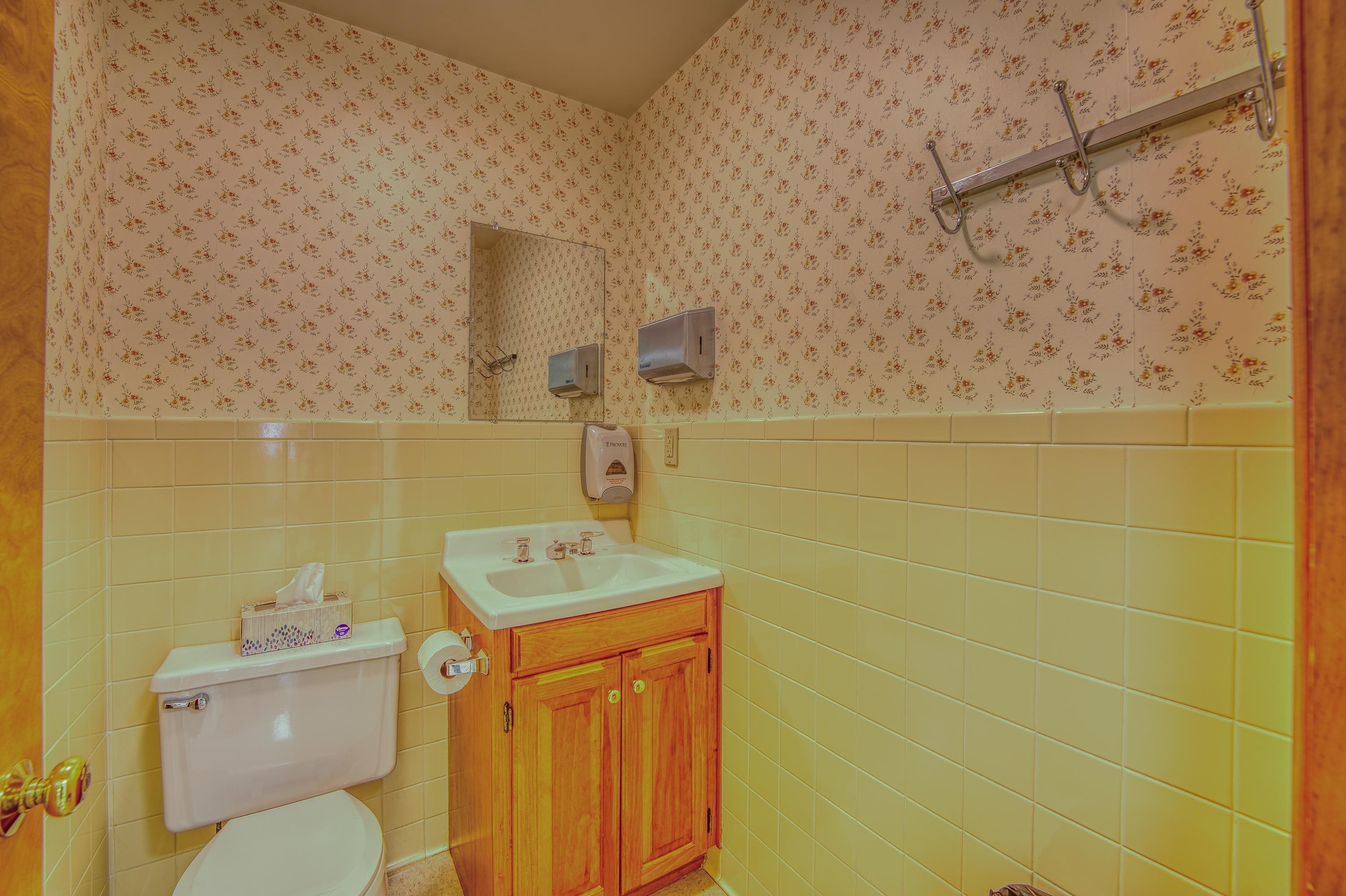 3/4 bath off Dr. Office