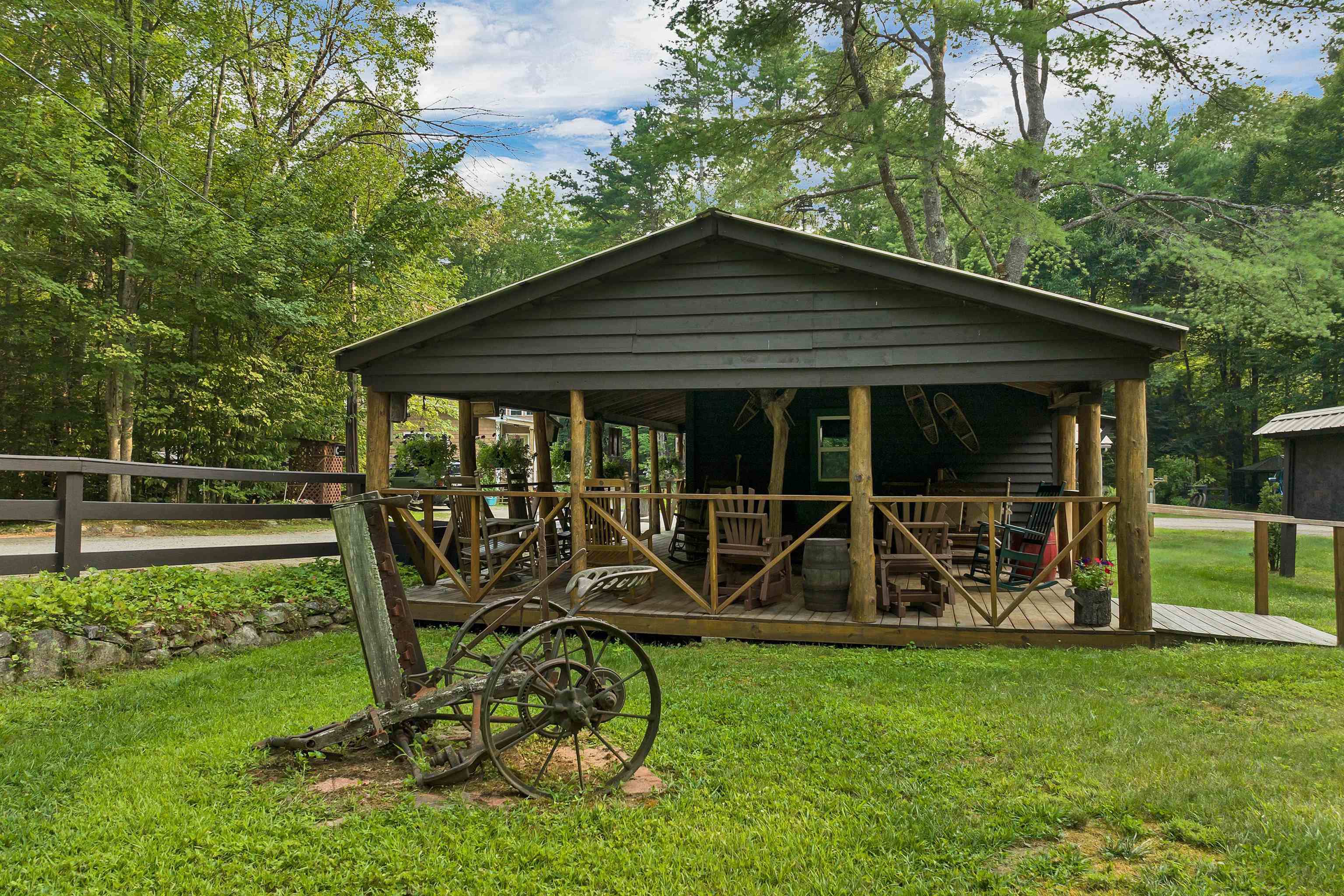 883 Center Street — photo 2