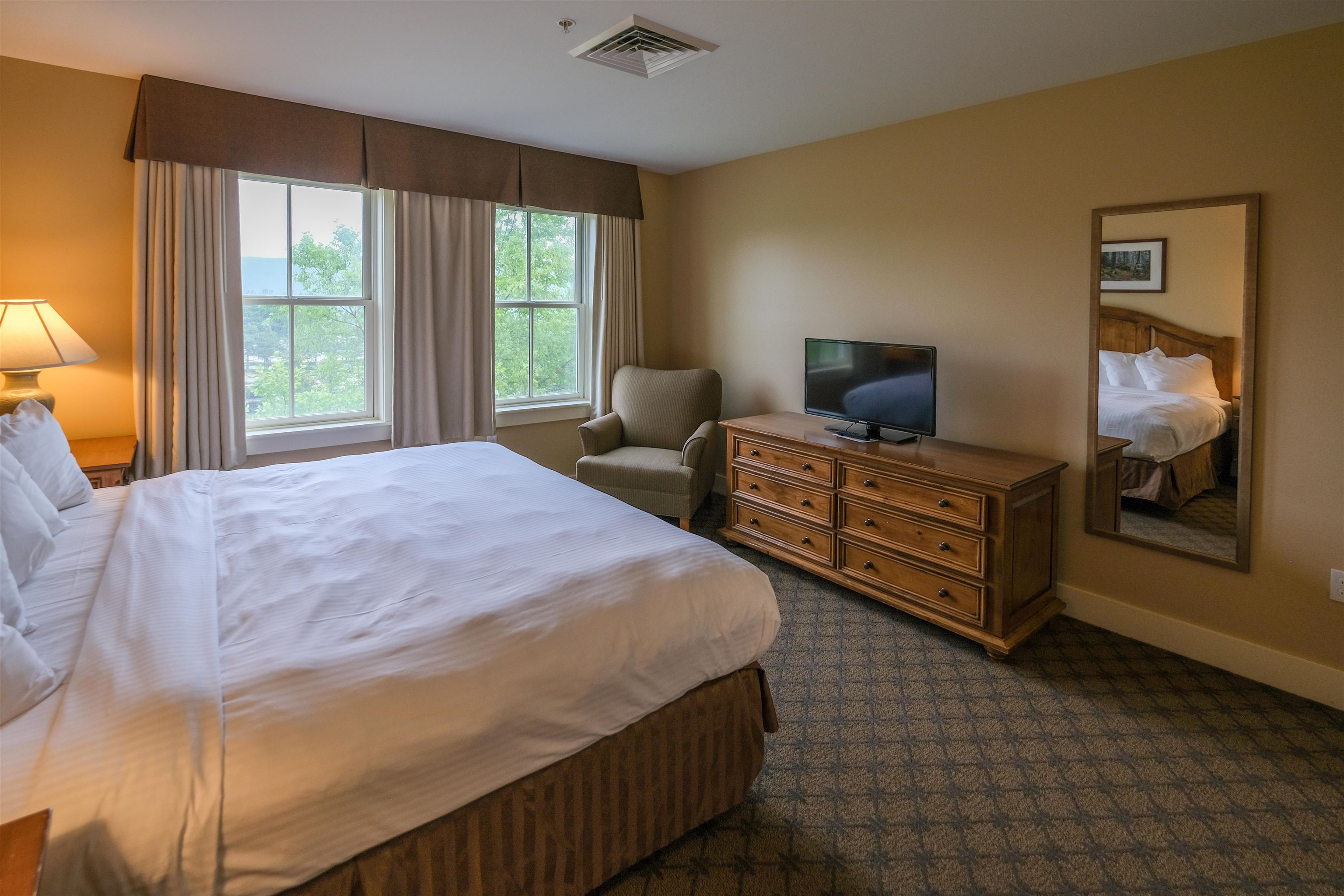 King bed 23851134