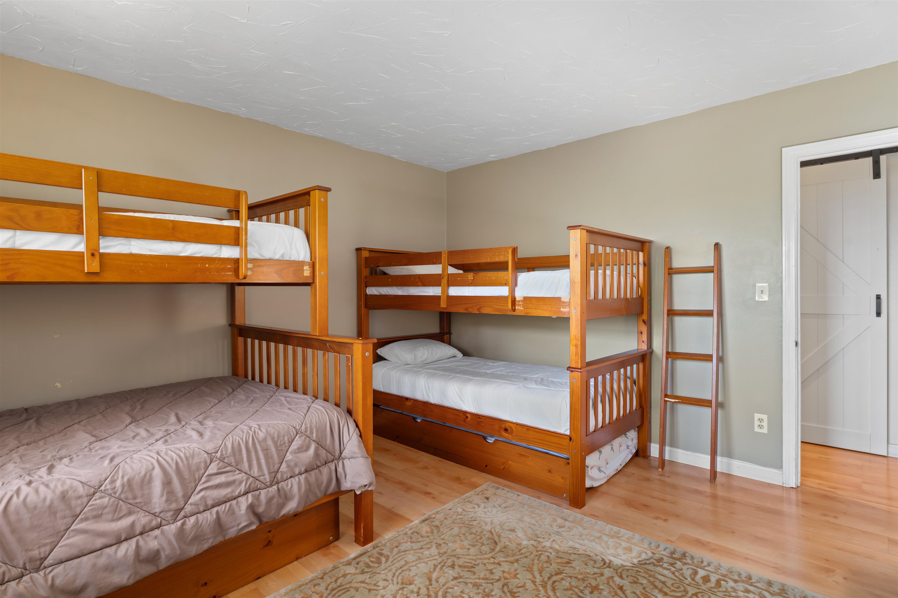 50 Drachenfels Rd, Conway, NH 03860