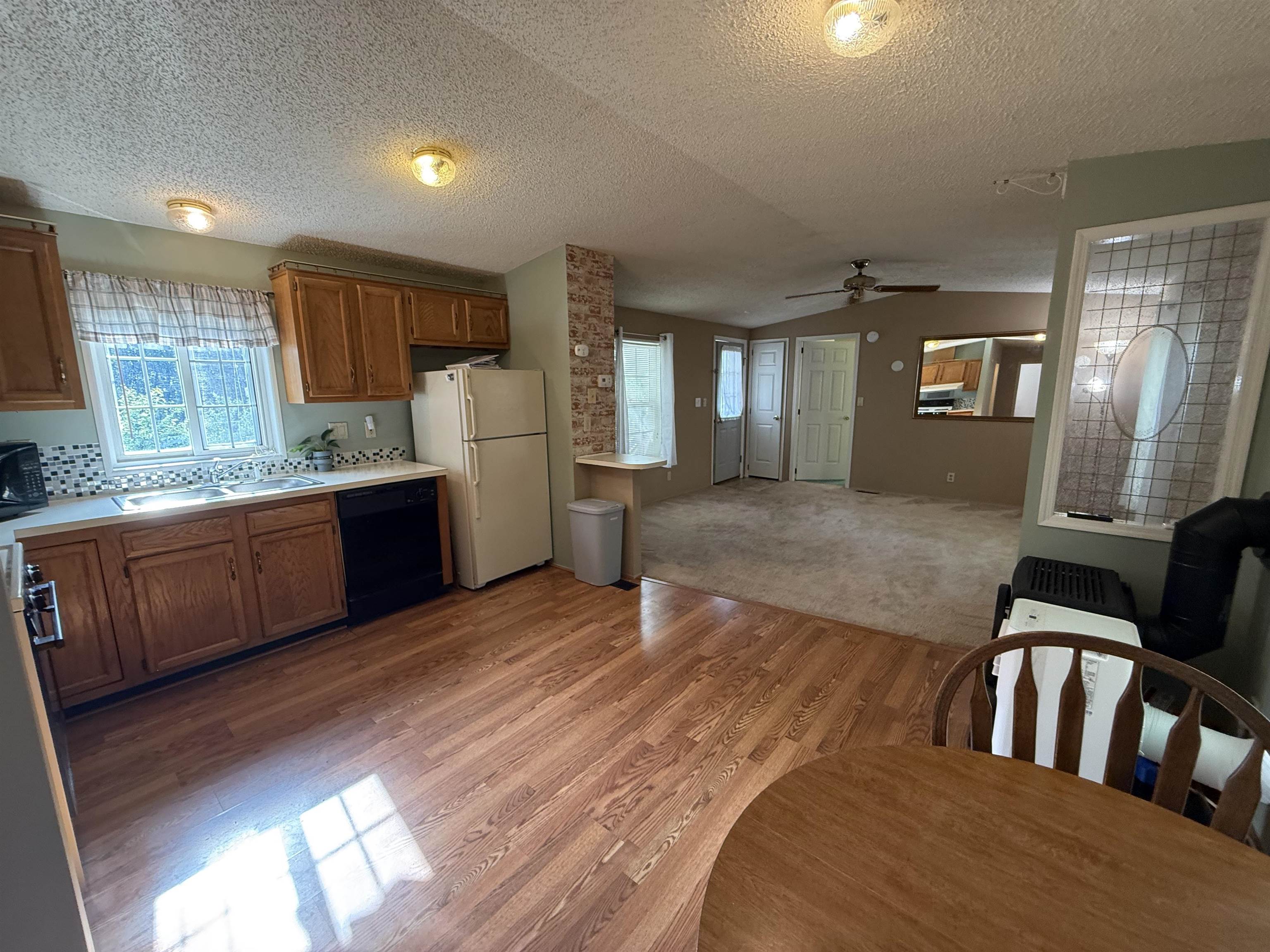 101 Robinhood Dr, Exeter, NH 03833