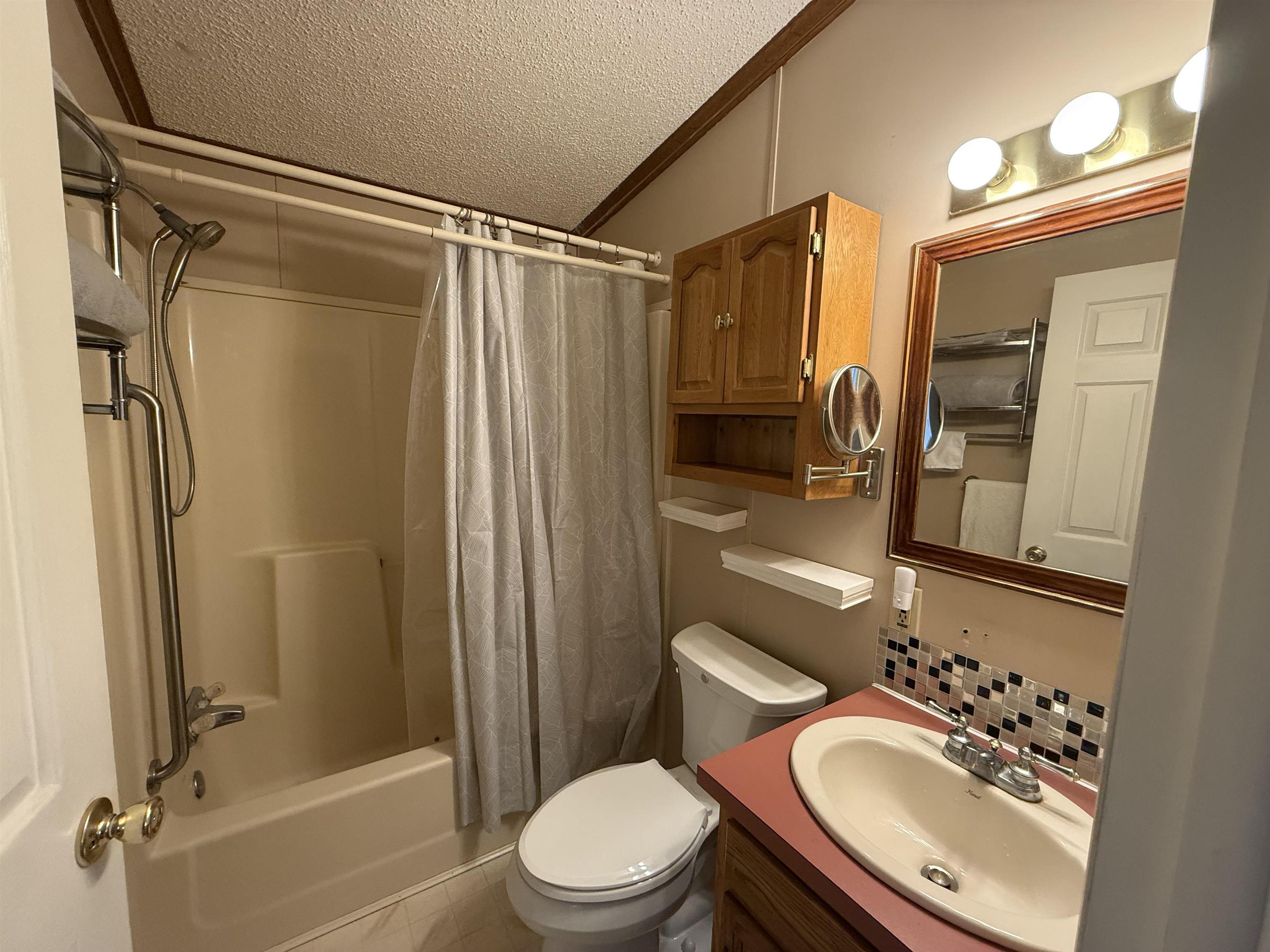 101 Robinhood Dr, Exeter, NH 03833