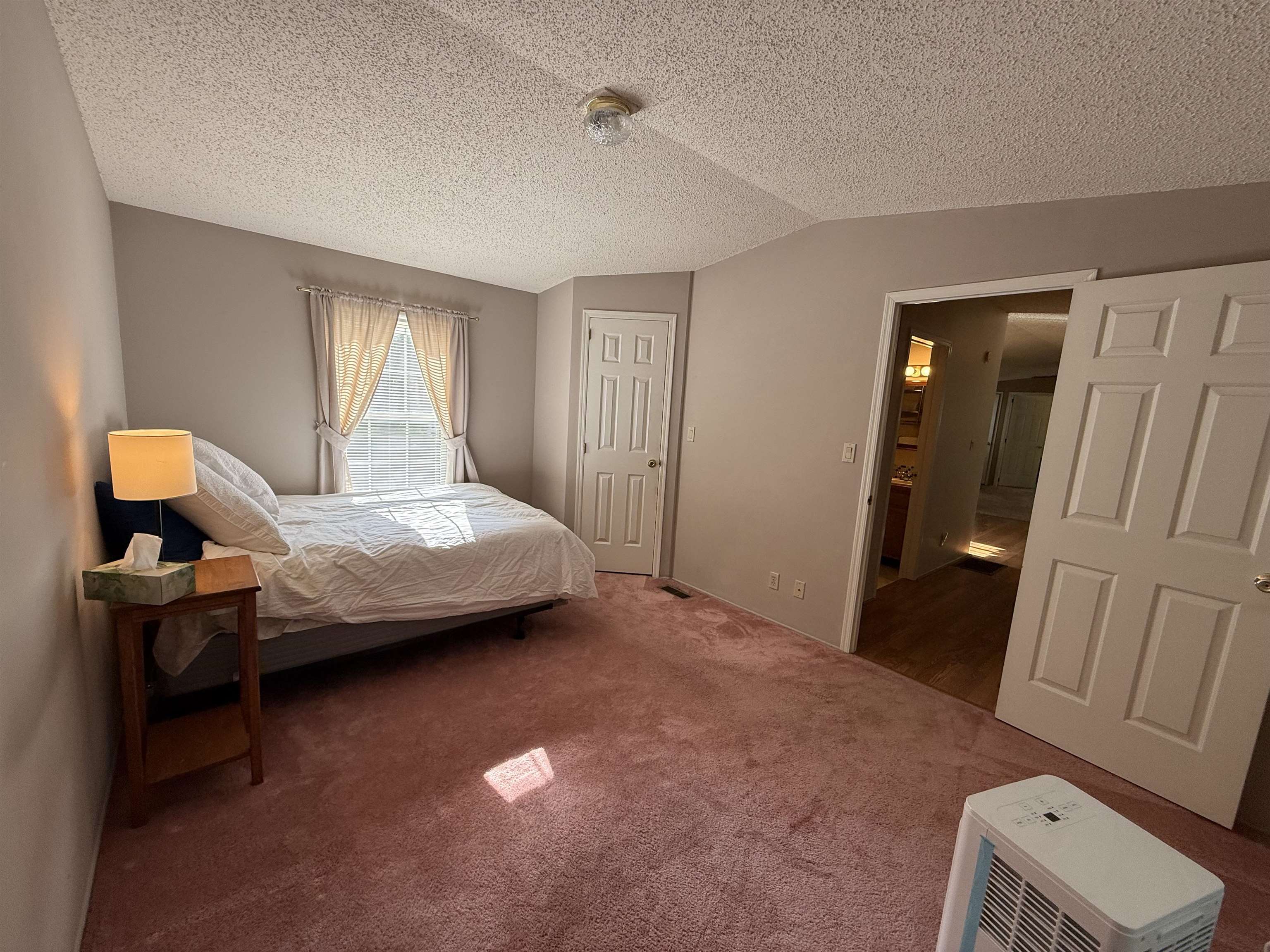 101 Robinhood Dr, Exeter, NH 03833