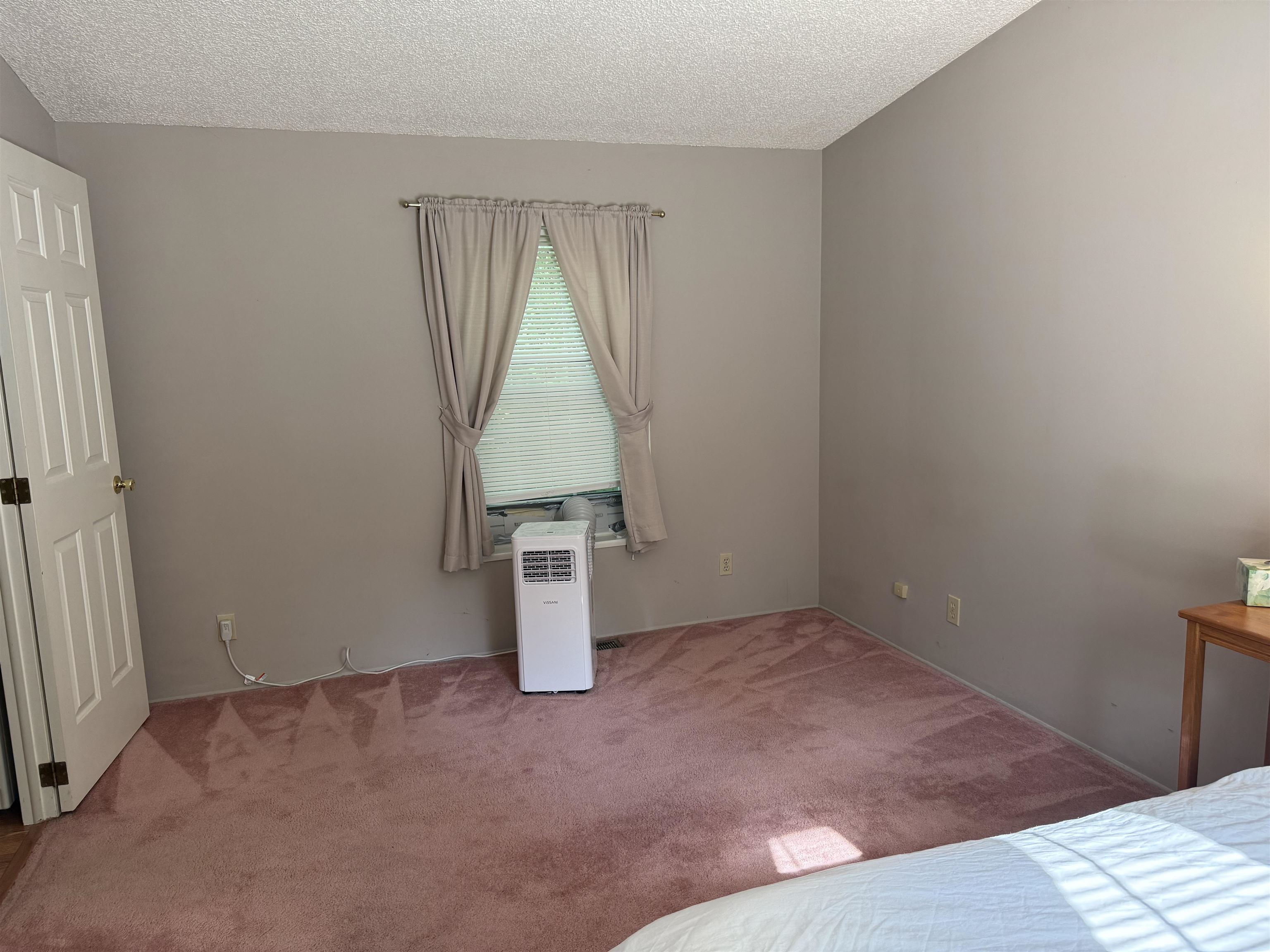 101 Robinhood Dr, Exeter, NH 03833