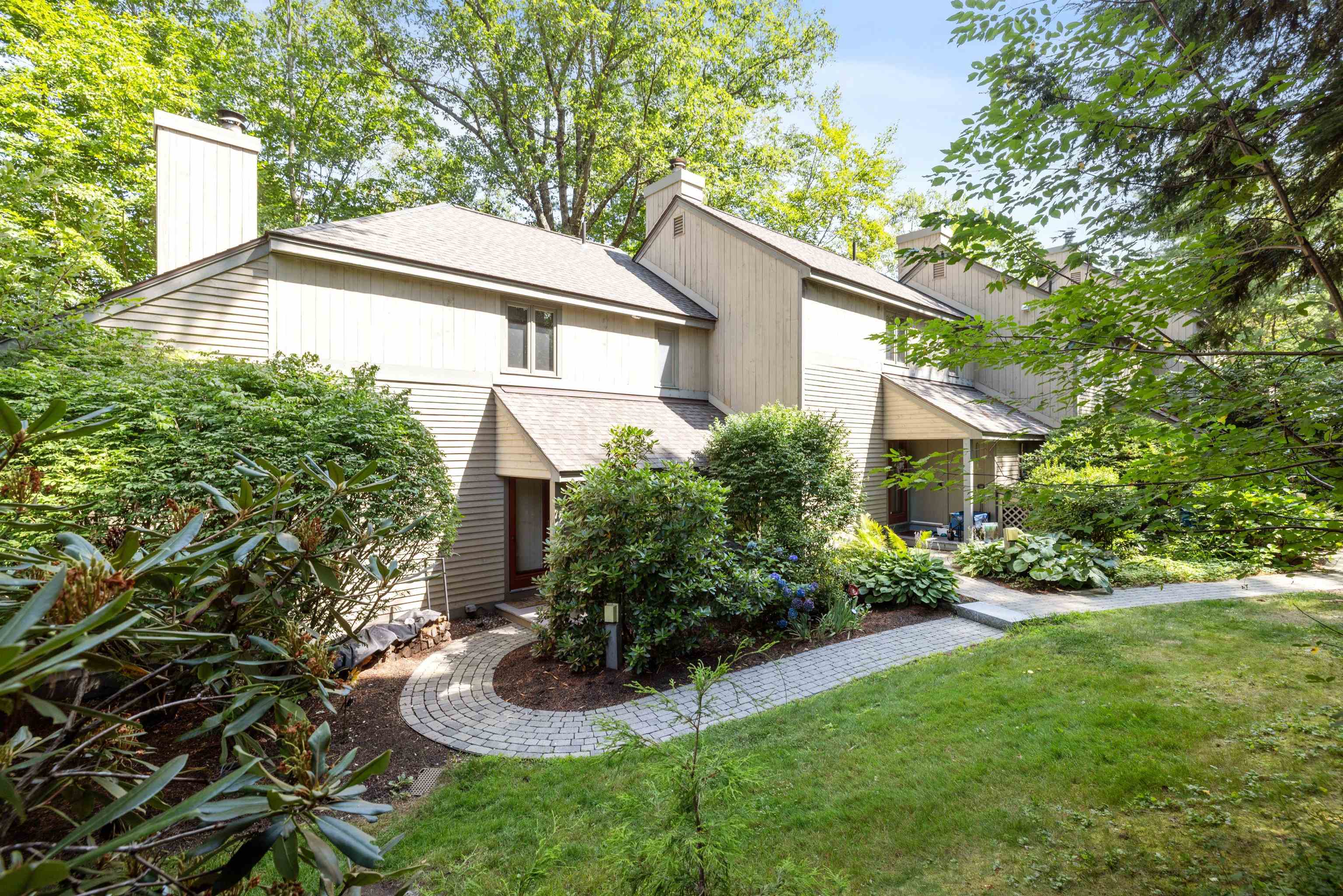 2696 Lake Shore Road — photo 1