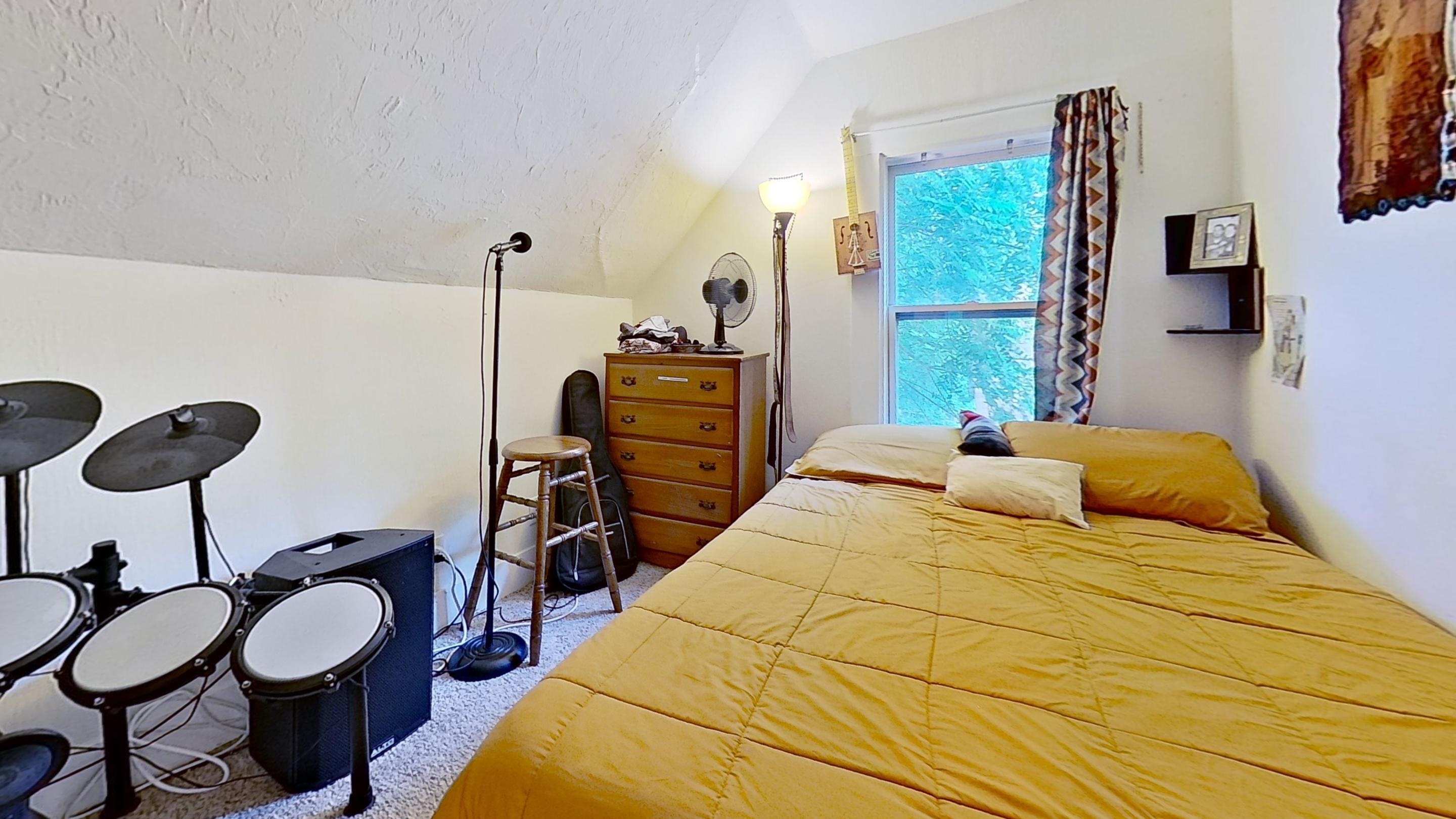 7 Glen St, Farmington, NH 03835