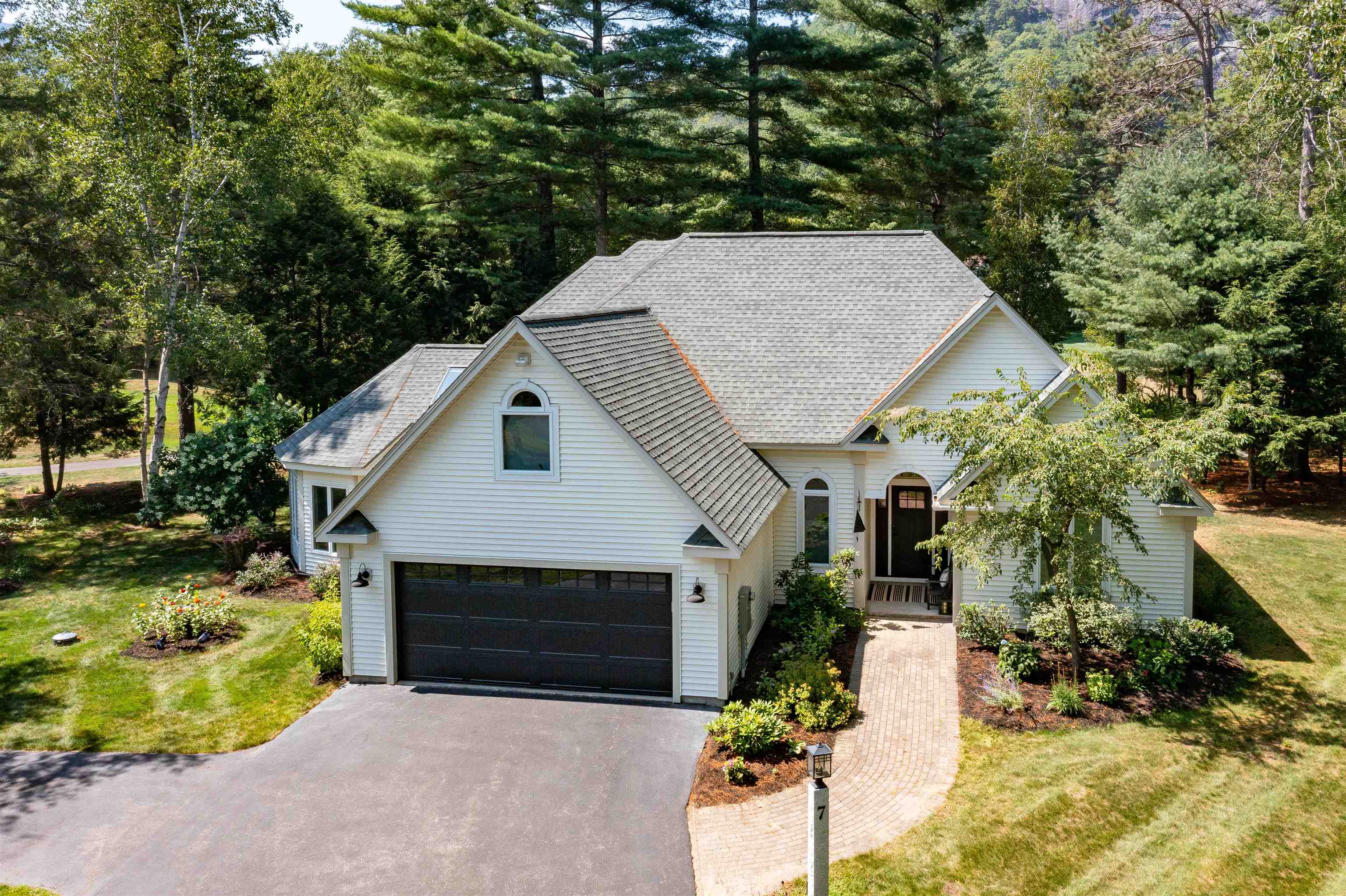 7 Fairway Dr, Hales Location, NH 03860