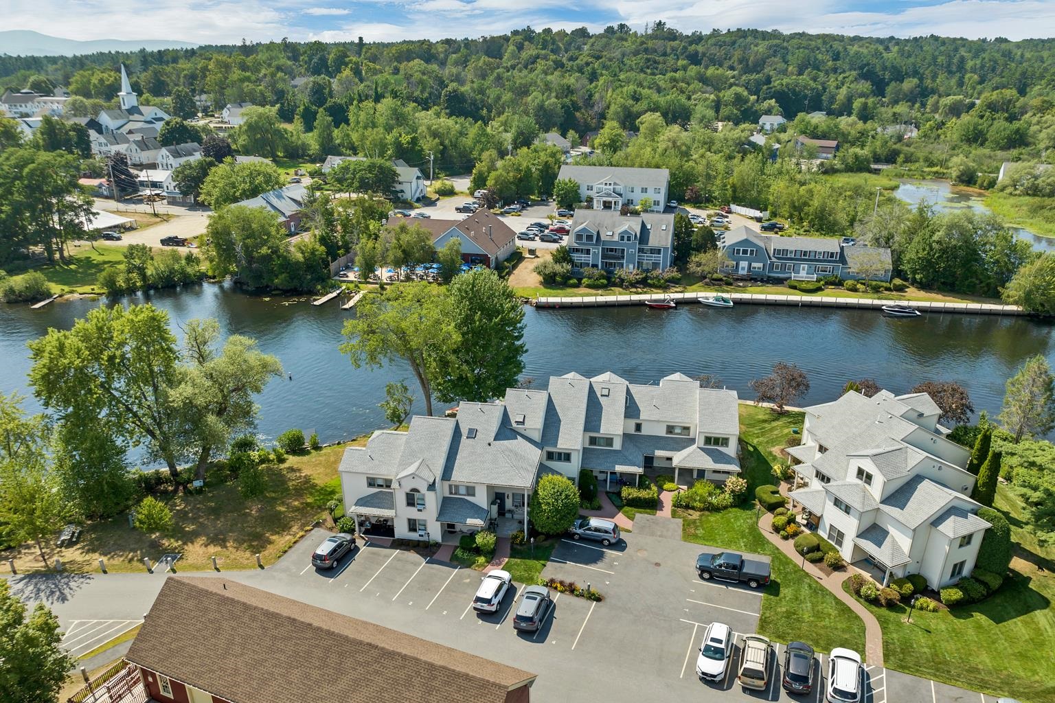 68 Railroad Ave, Wolfeboro, NH 03894-0771