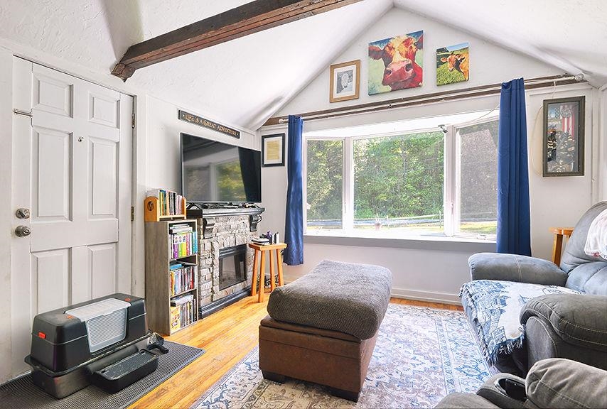 552 Valley Rd, Walpole, NH 03608