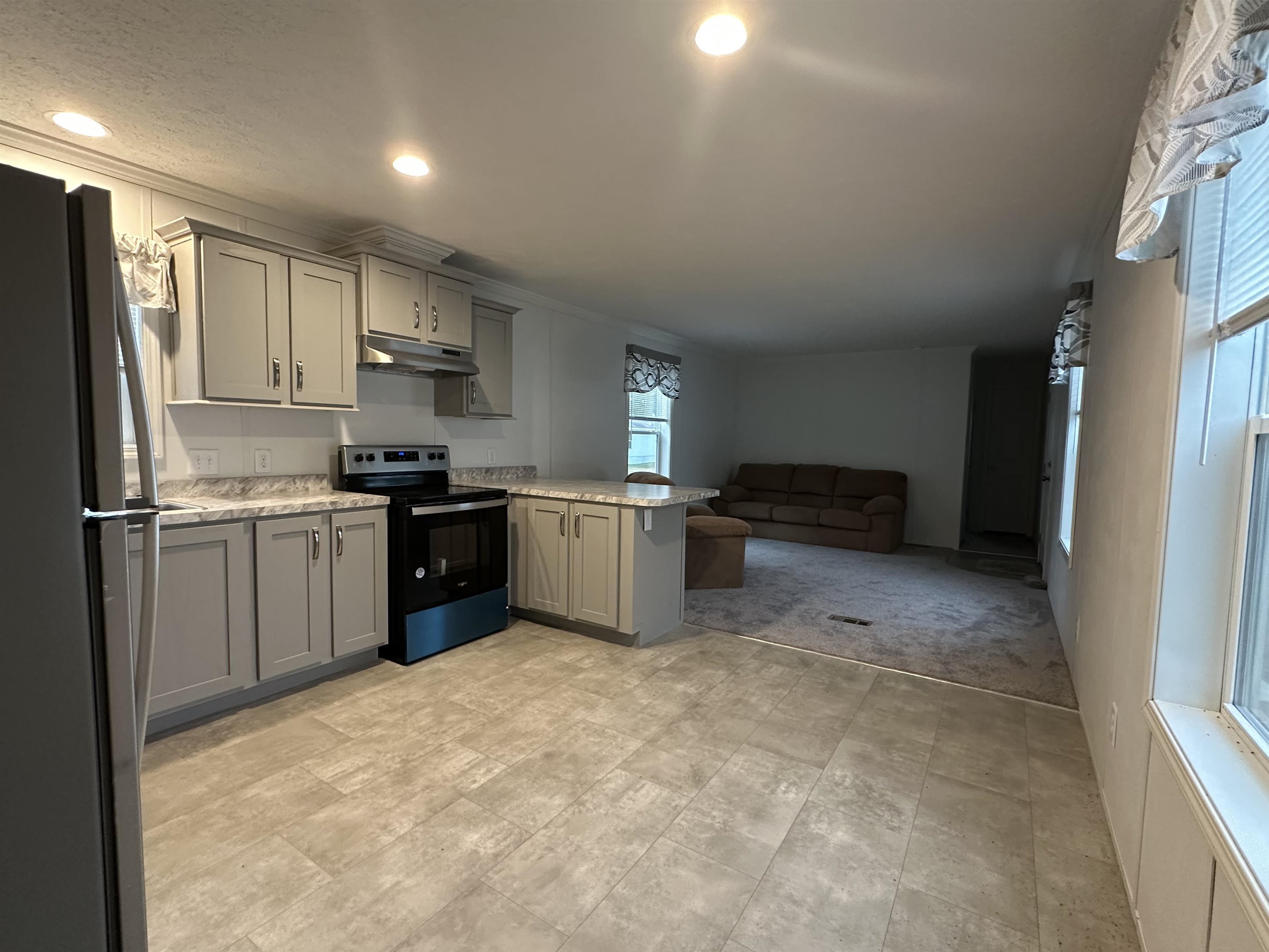 40 Pinyon Pl, Londonderry, NH 03053