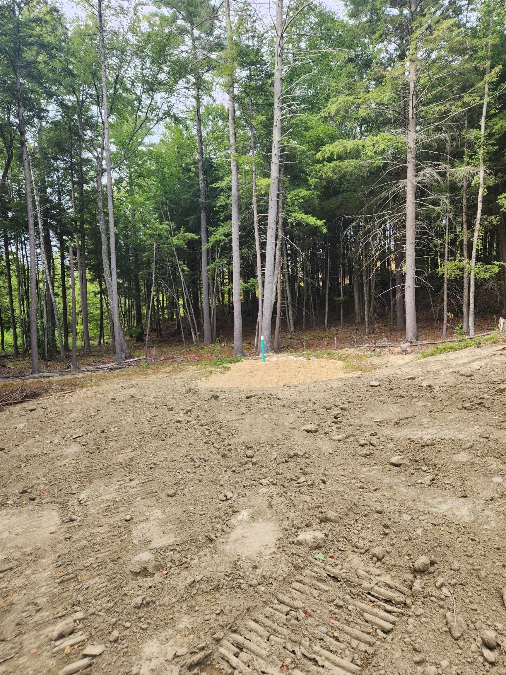 464 Long Shores Dr, Barrington, NH 03825