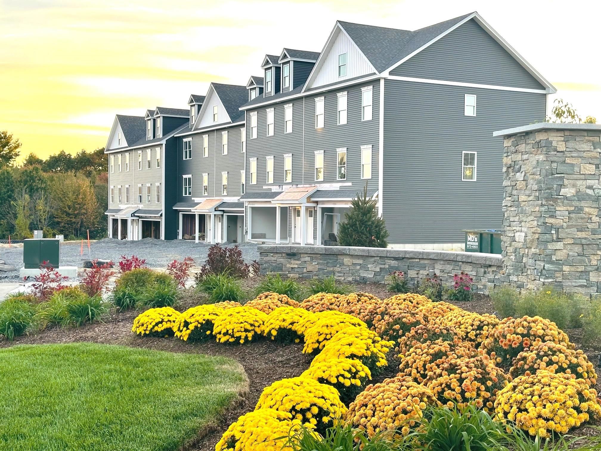 8 Elise Ave, Londonderry, NH 03053