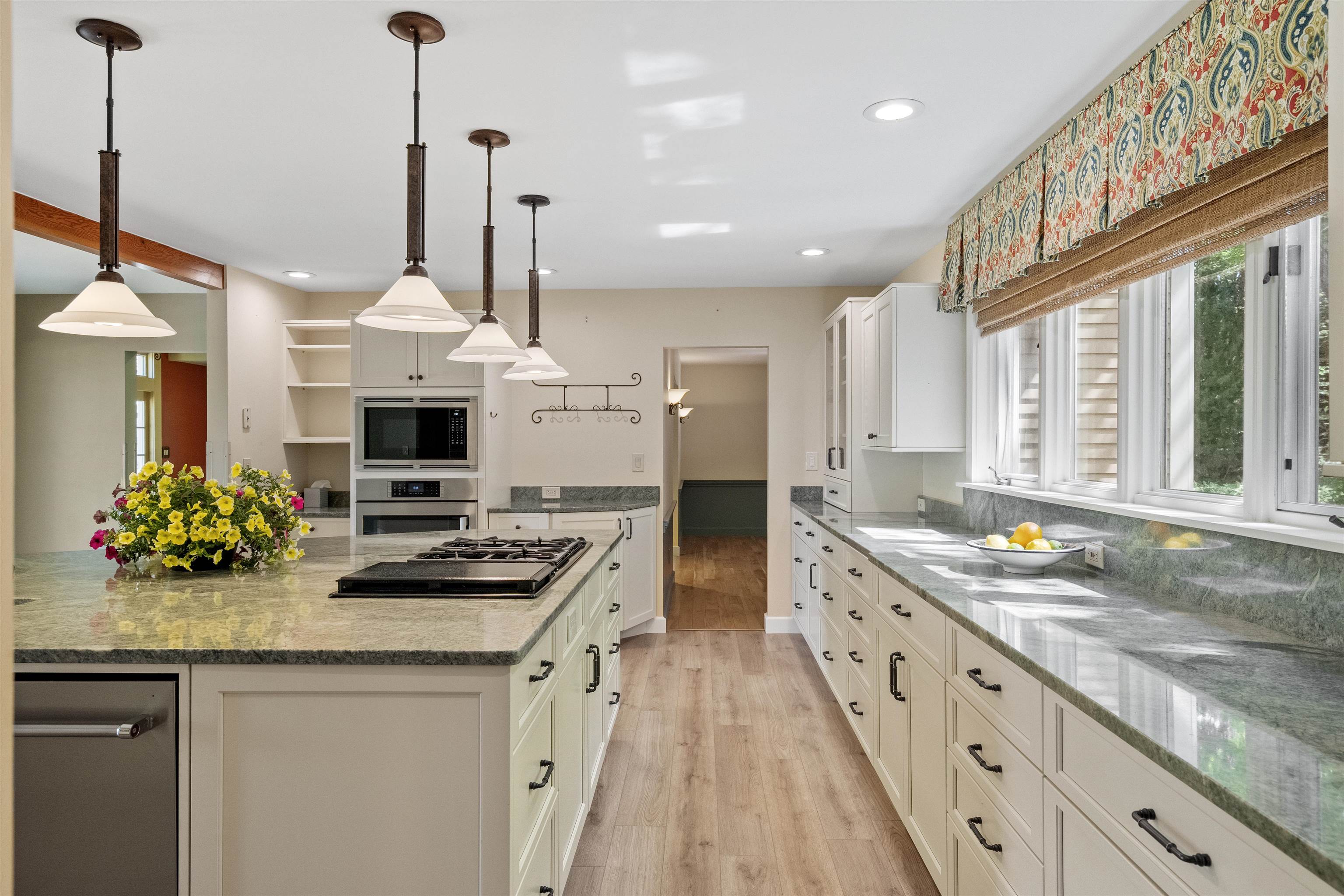 133 Sargent Rd, Holderness, NH 03245