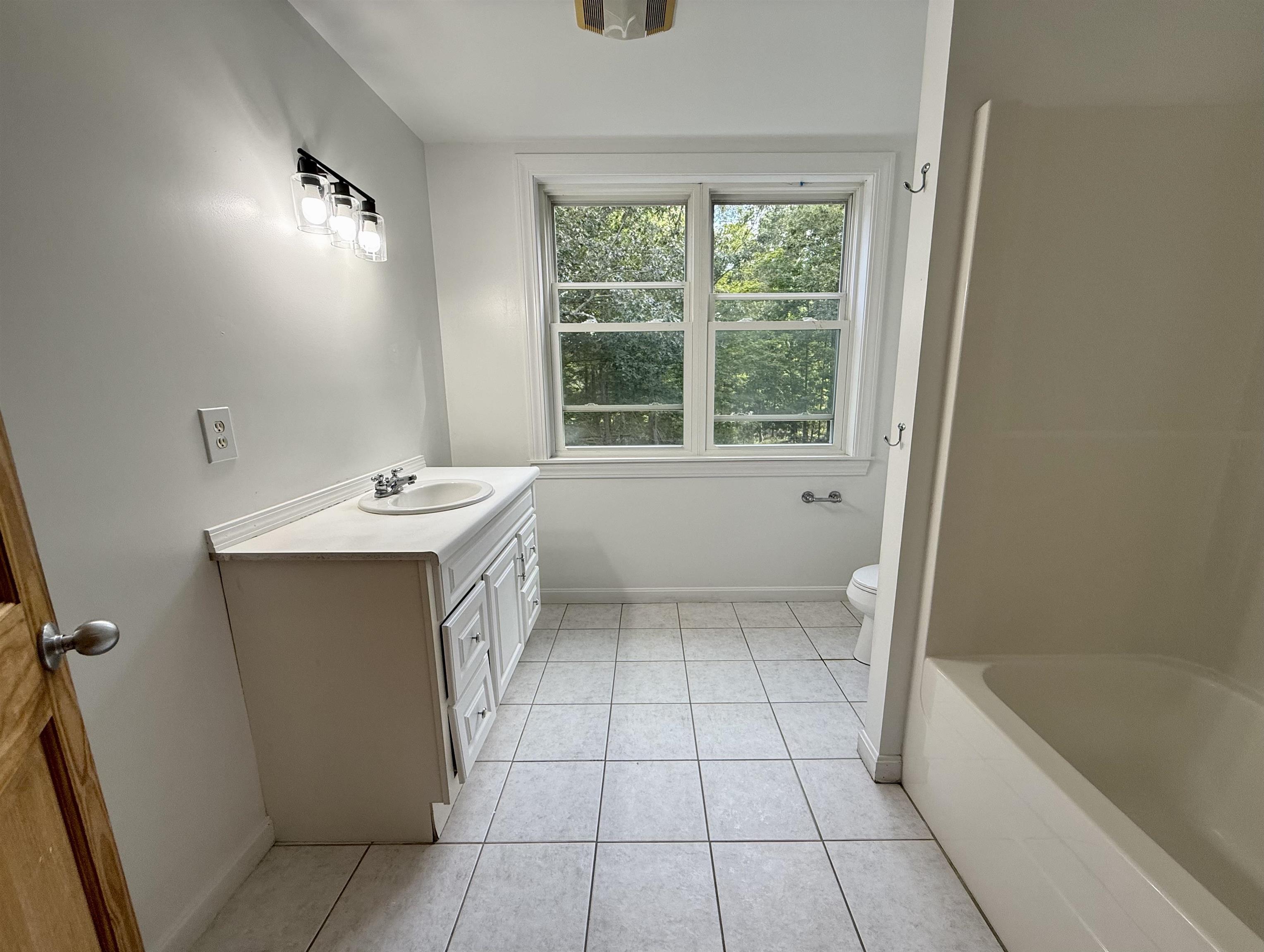 91 Lovering Rd, North Hampton, NH 03862