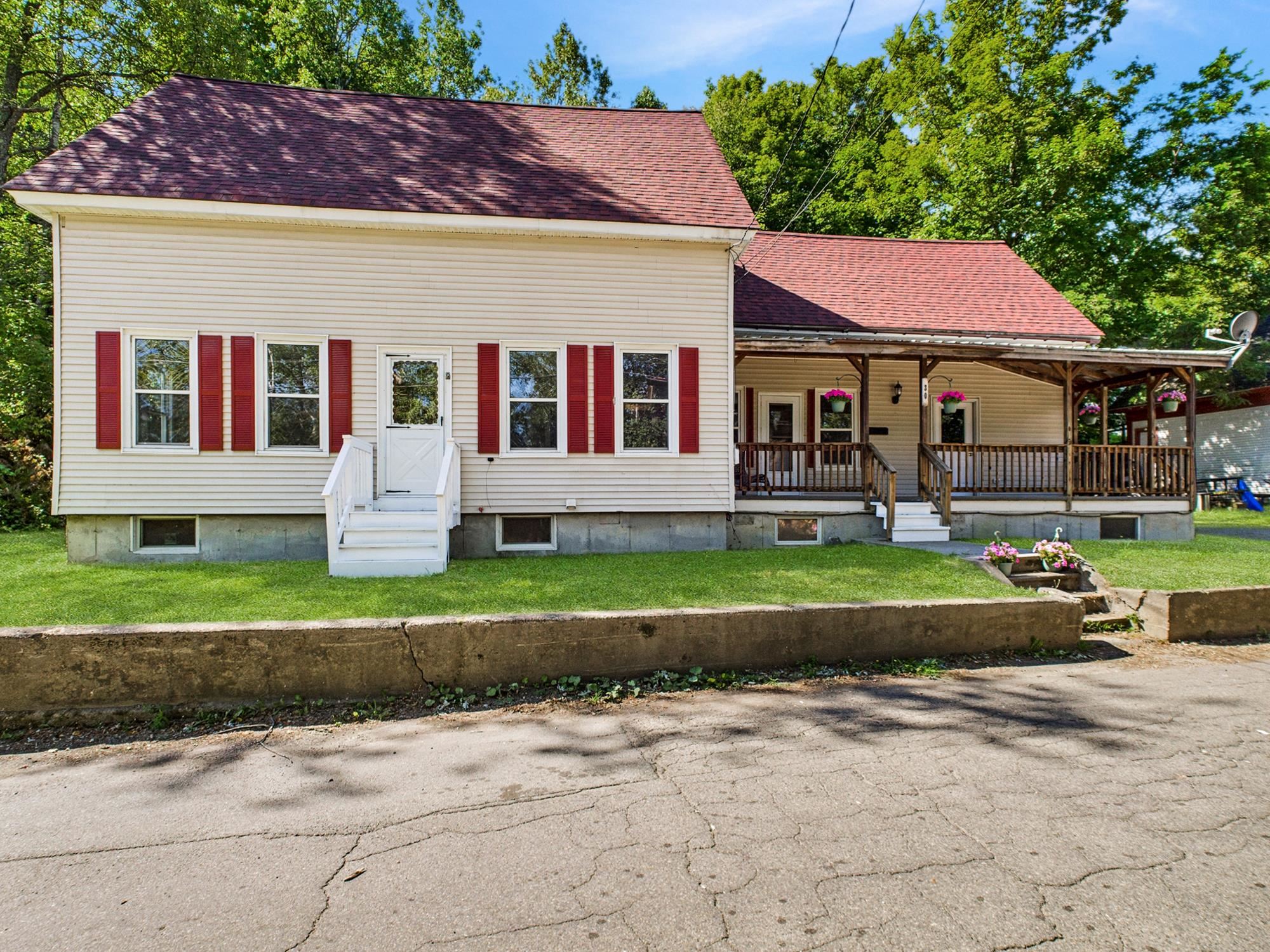 30 Spring St, Colebrook, NH 03576