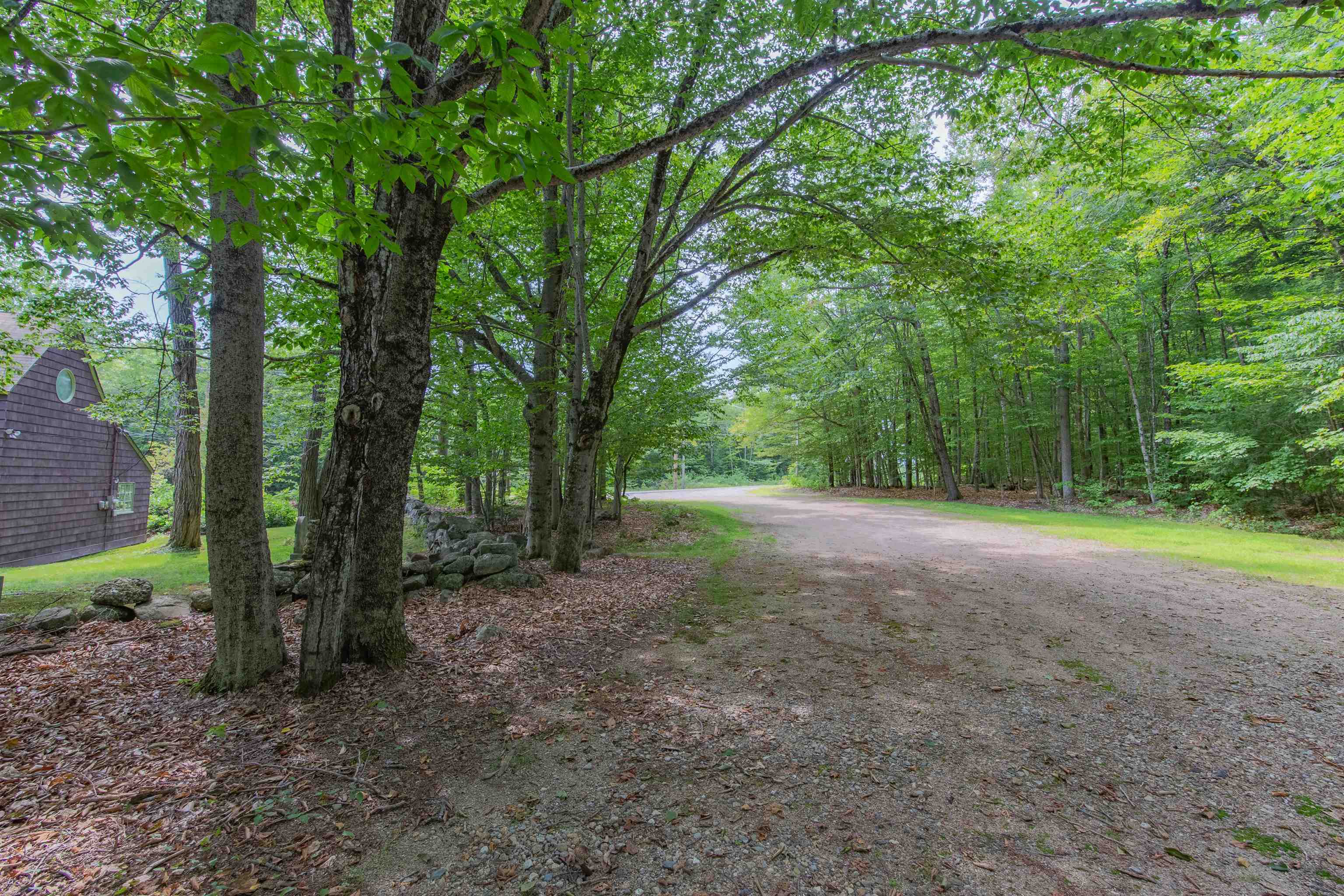 948 Gardner Hill Rd, Tamworth, NH 03886