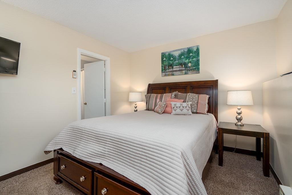 9 Treetop Circle — photo 2