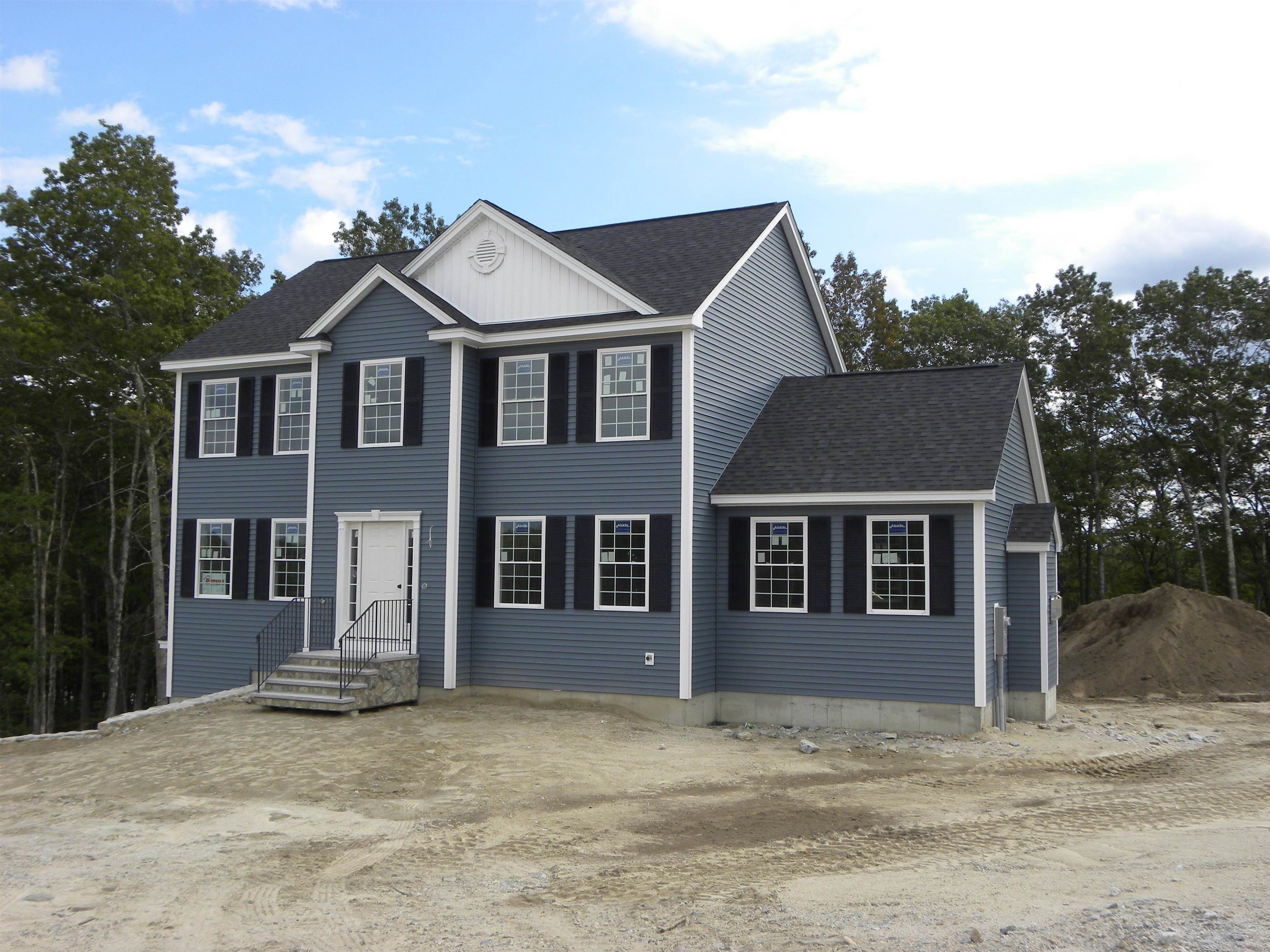 317 Karatzas Ave, Manchester, NH 03104