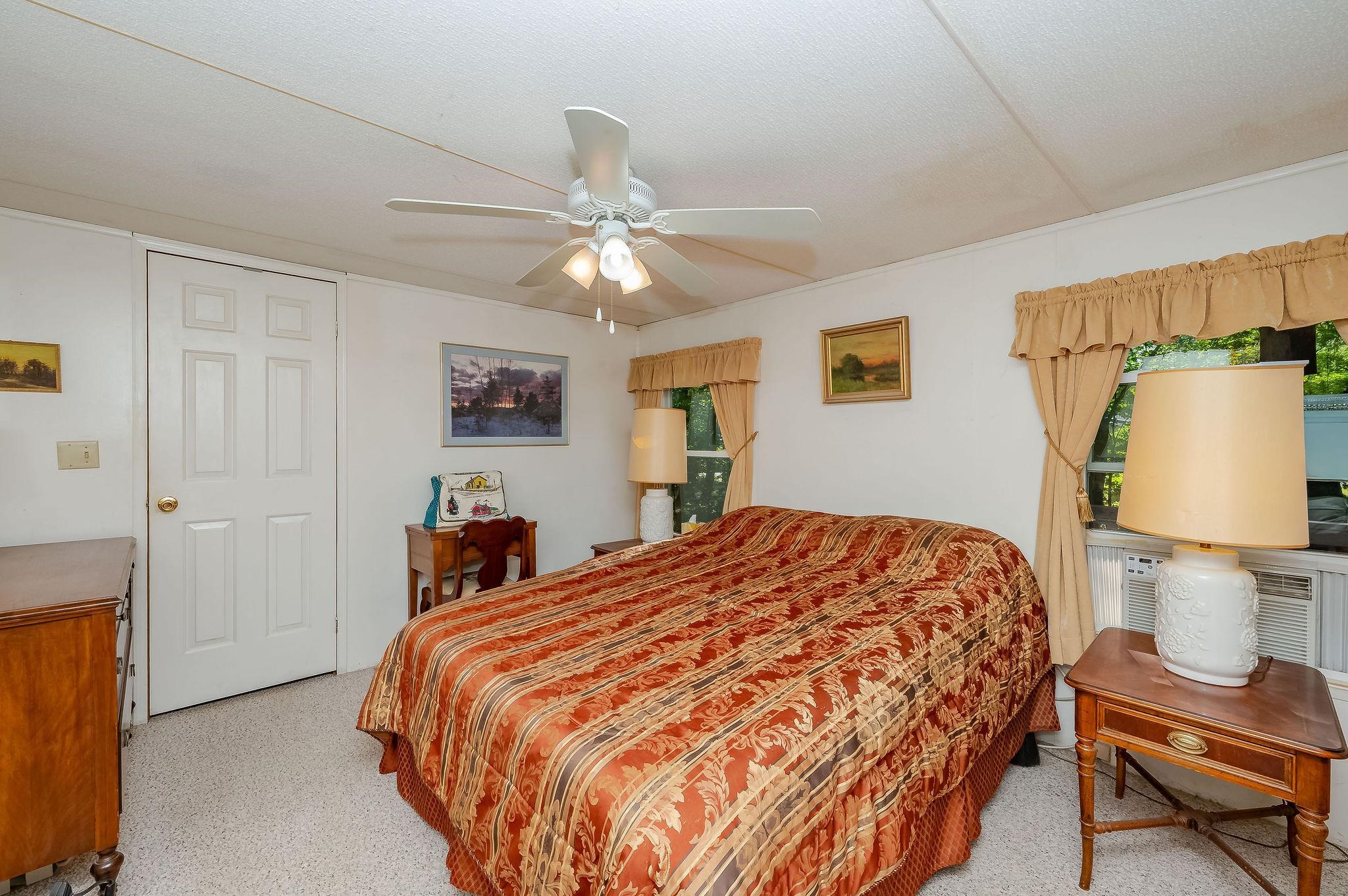 10 York Ct, Rochester, NH 03868