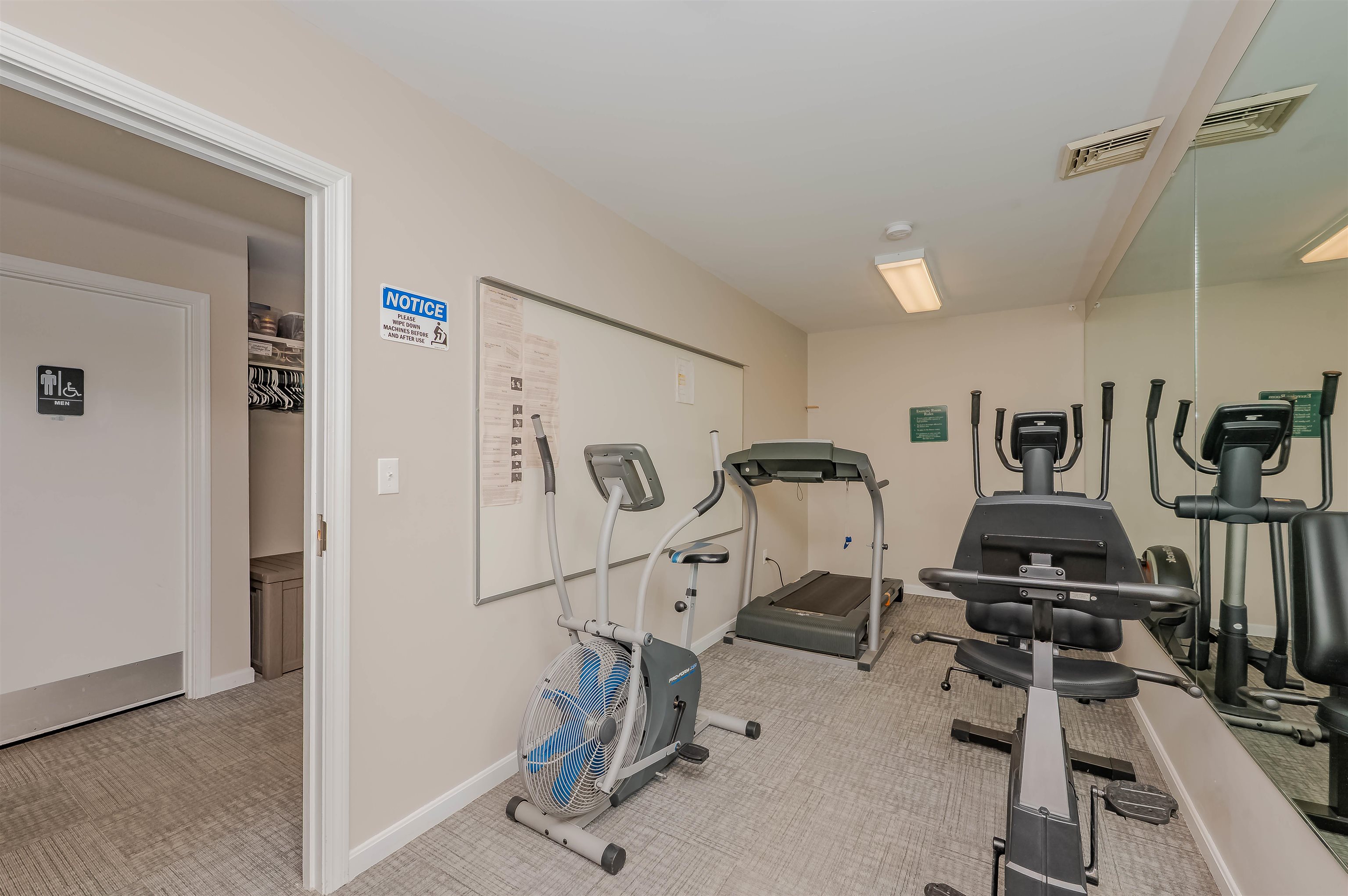 10 York Ct, Rochester, NH 03868