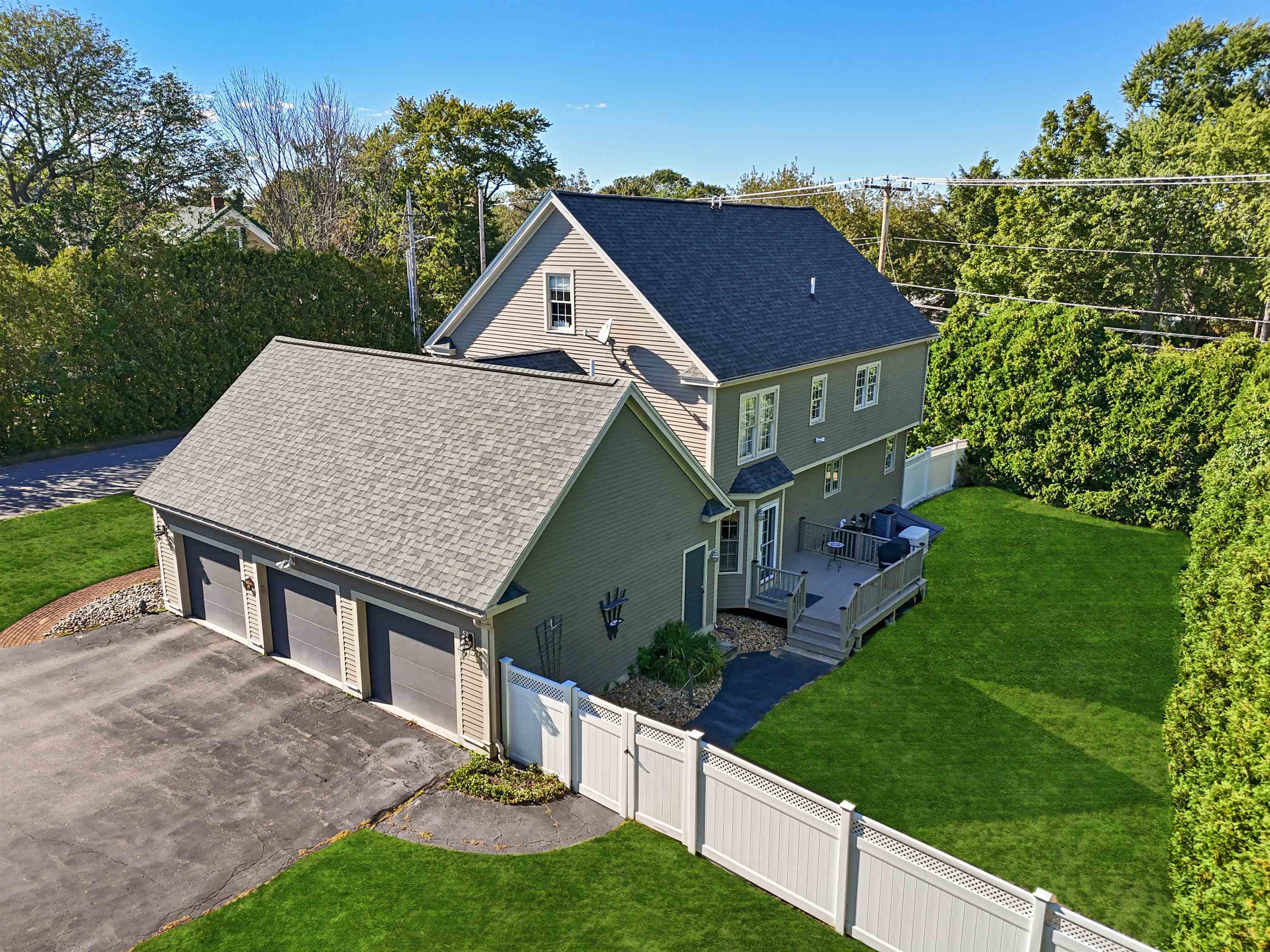 3 Playhouse Cir, Hampton, NH 03842