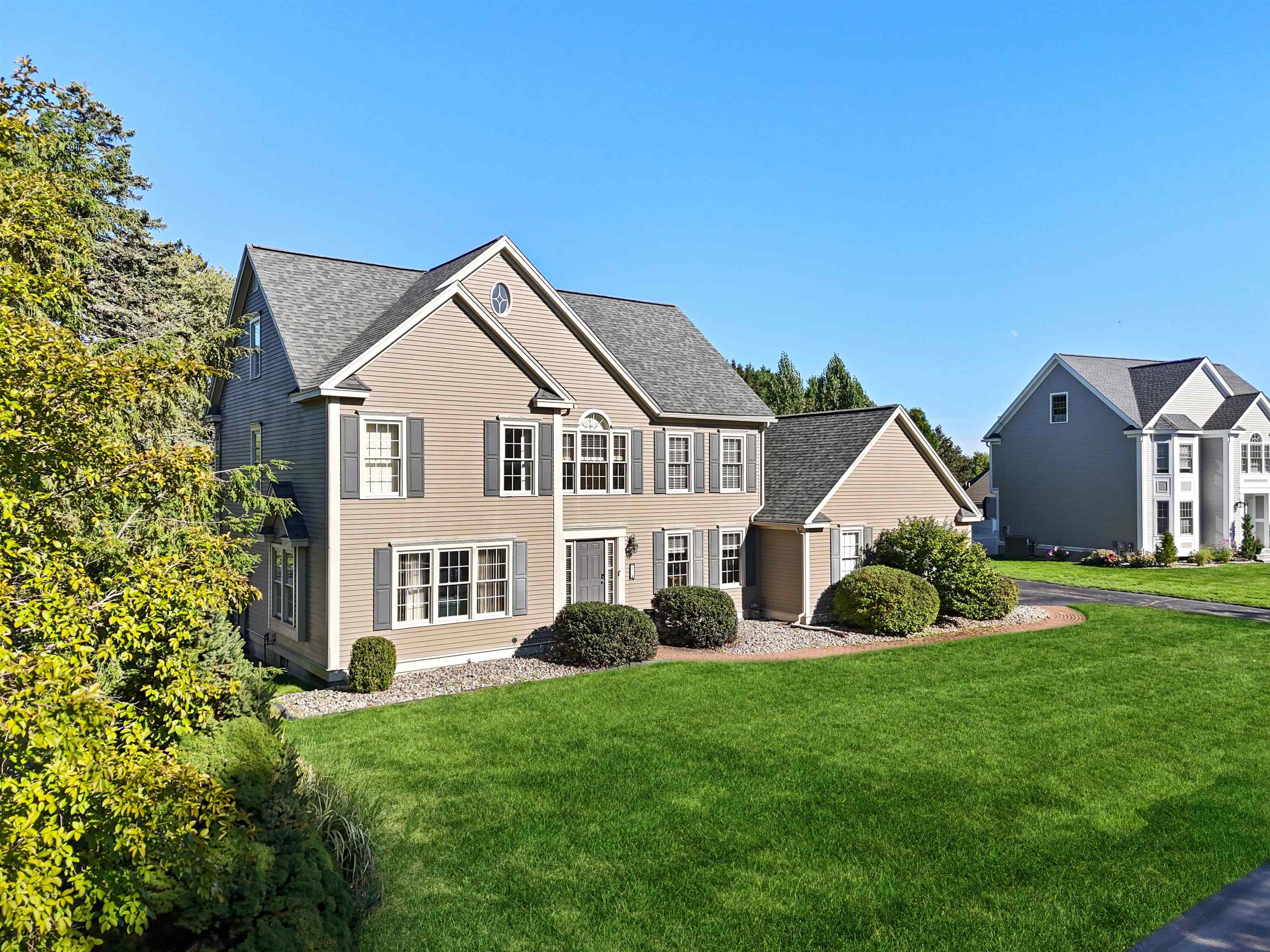 3 Playhouse Cir, Hampton, NH 03842