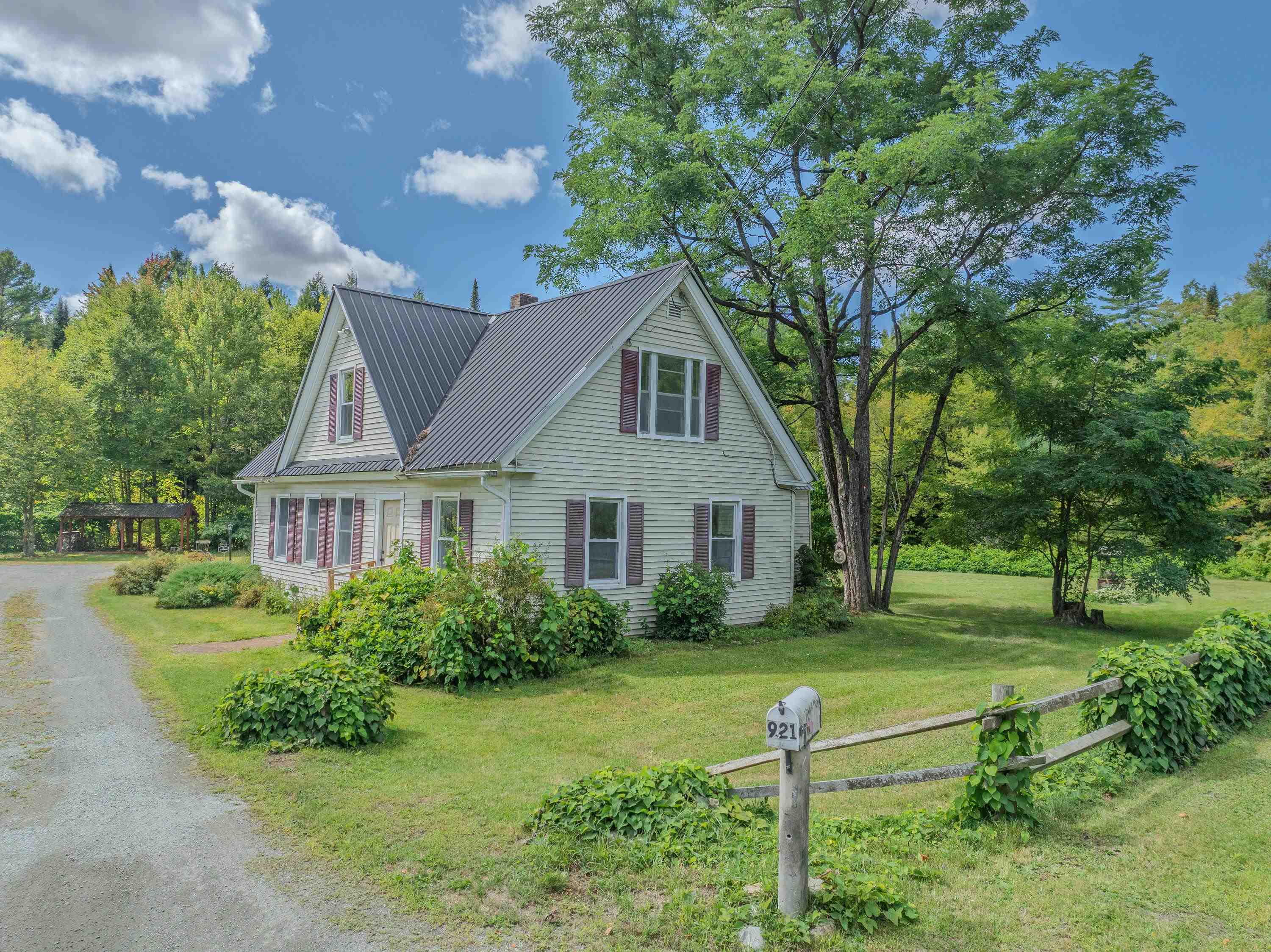 921 Old Waterford Rd, Littleton, NH 03561