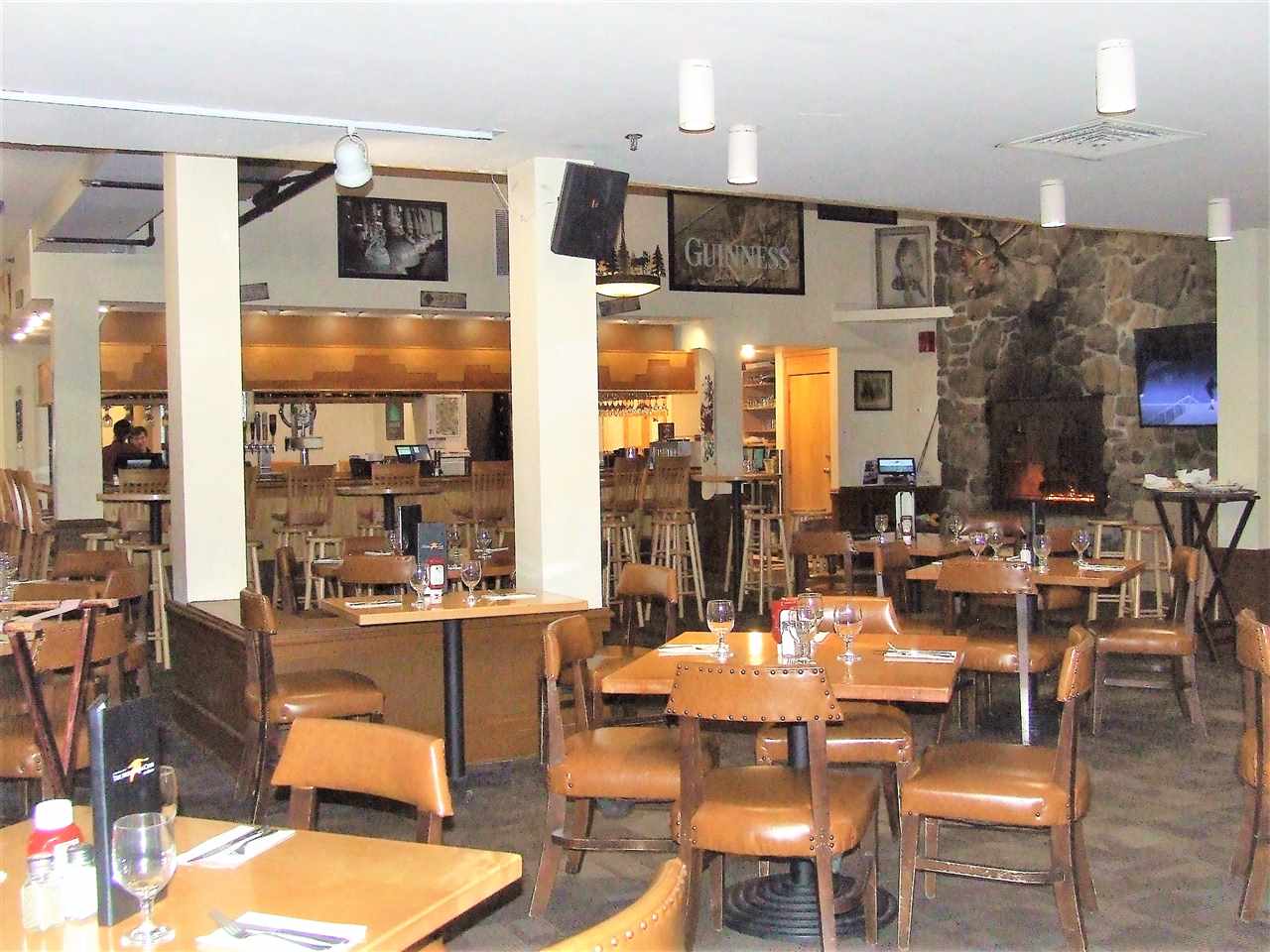 2 on-site restaurants