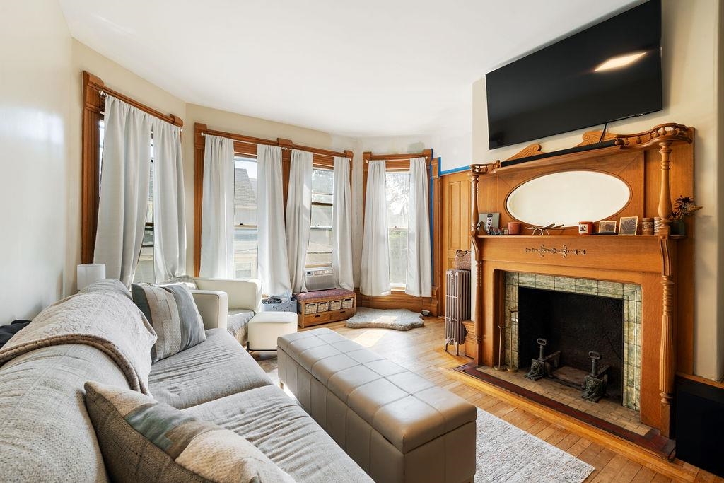 30 Messer St, Laconia, NH 03246