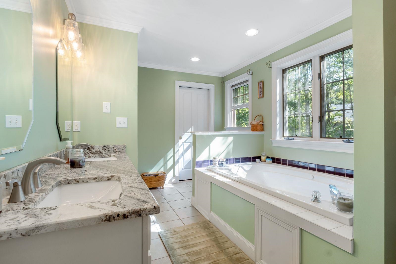 12 Parshley Ln, Brentwood, NH 03833