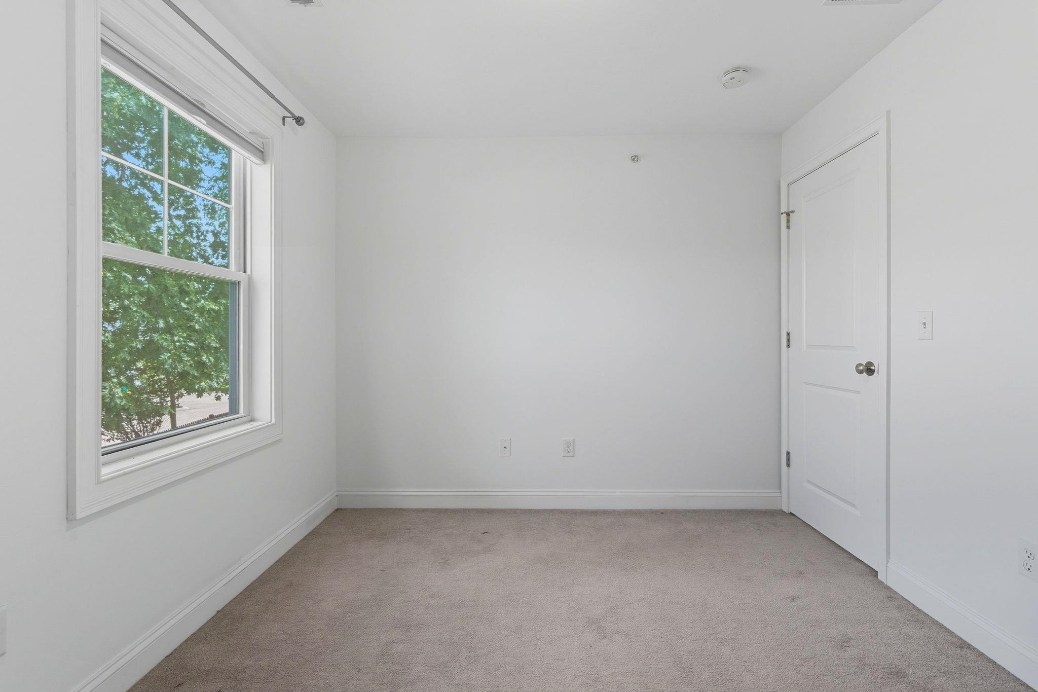 75 Deerwood Dr, Nashua, NH 03063