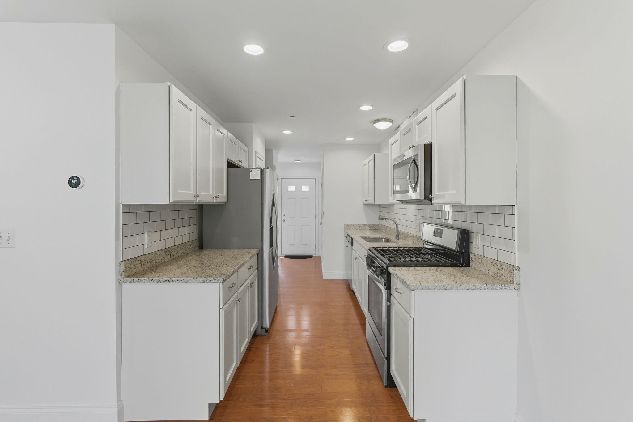 75 Deerwood Dr, Nashua, NH 03063