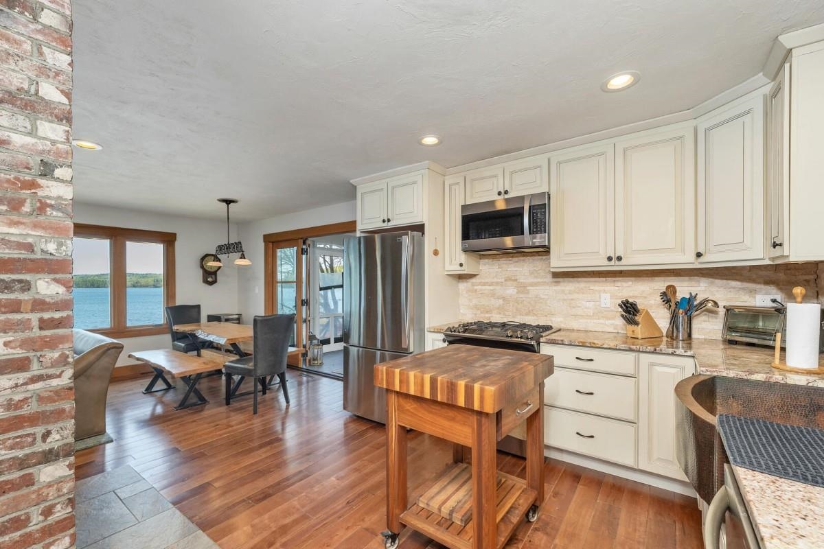 19 Mirror Lake Drive — photo 1